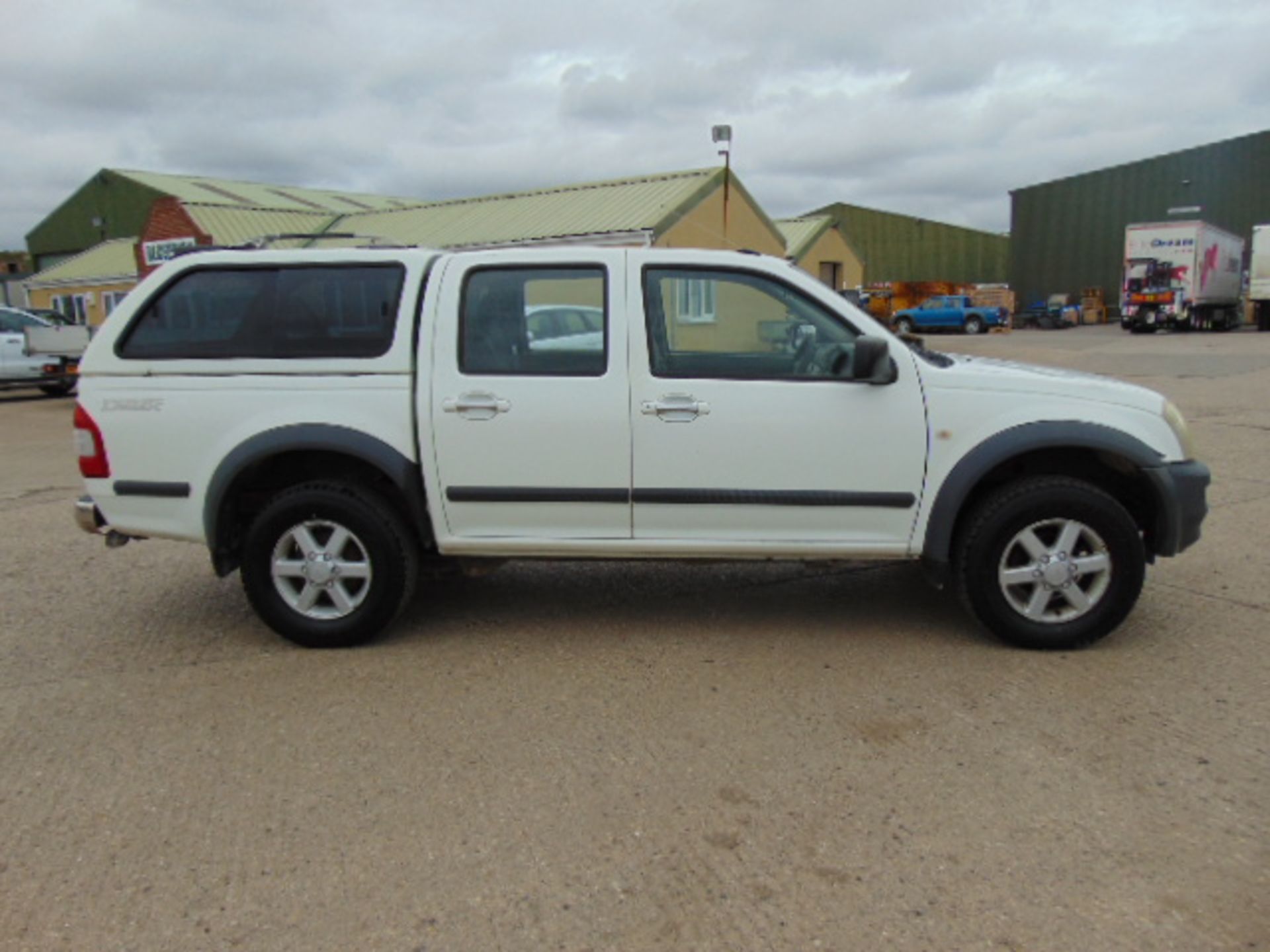 Isuzu D-Max Double Cab 3.0 Diesel 4 x 4 Pickup 97,748 miles - Image 5 of 17