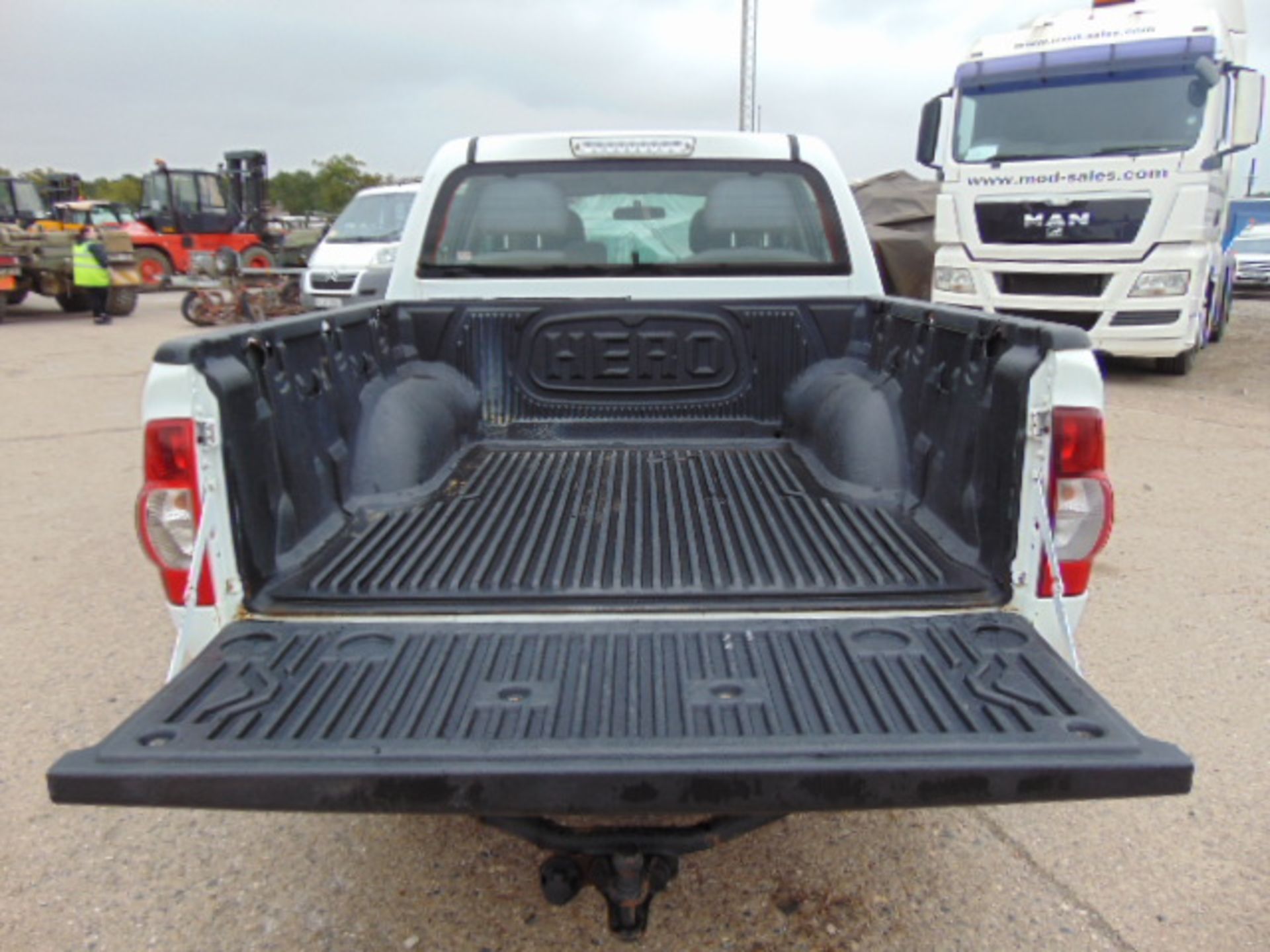 2008 Isuzu D-Max Double Cab 2.5 Diesel 4 x 4 Pickup 114,351km - Image 9 of 16