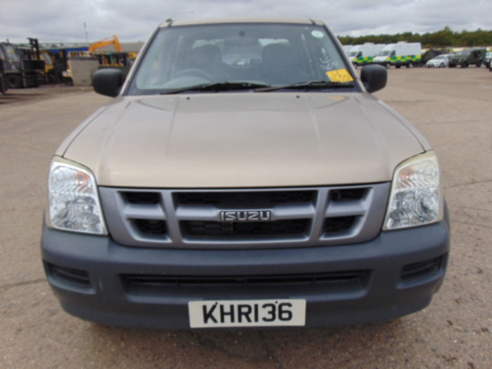 2004 Isuzu D-Max Double Cab 3.0 Diesel 4 x 4 Pickup 81,185 miles - Image 2 of 18