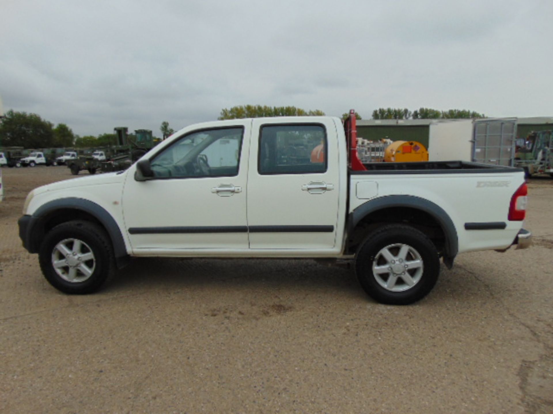 2004 Isuzu D-Max Double Cab 3.0 Diesel 4 x 4 Pickup 62,762 miles - Image 4 of 17