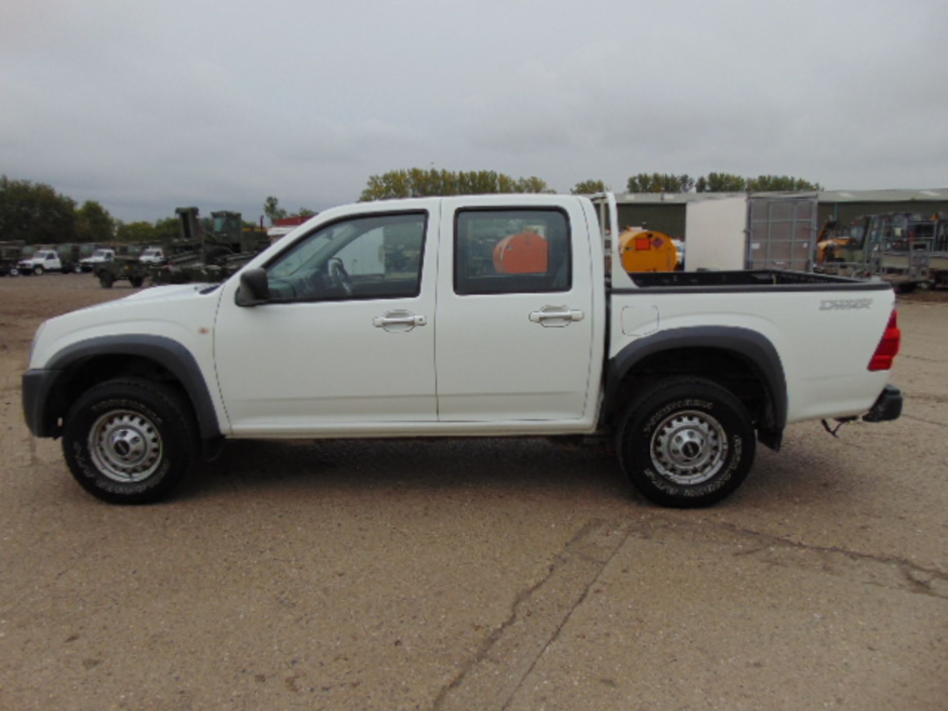 2008 Isuzu D-Max Double Cab 2.5 Diesel 4 x 4 Pickup 68,158km - Image 4 of 17