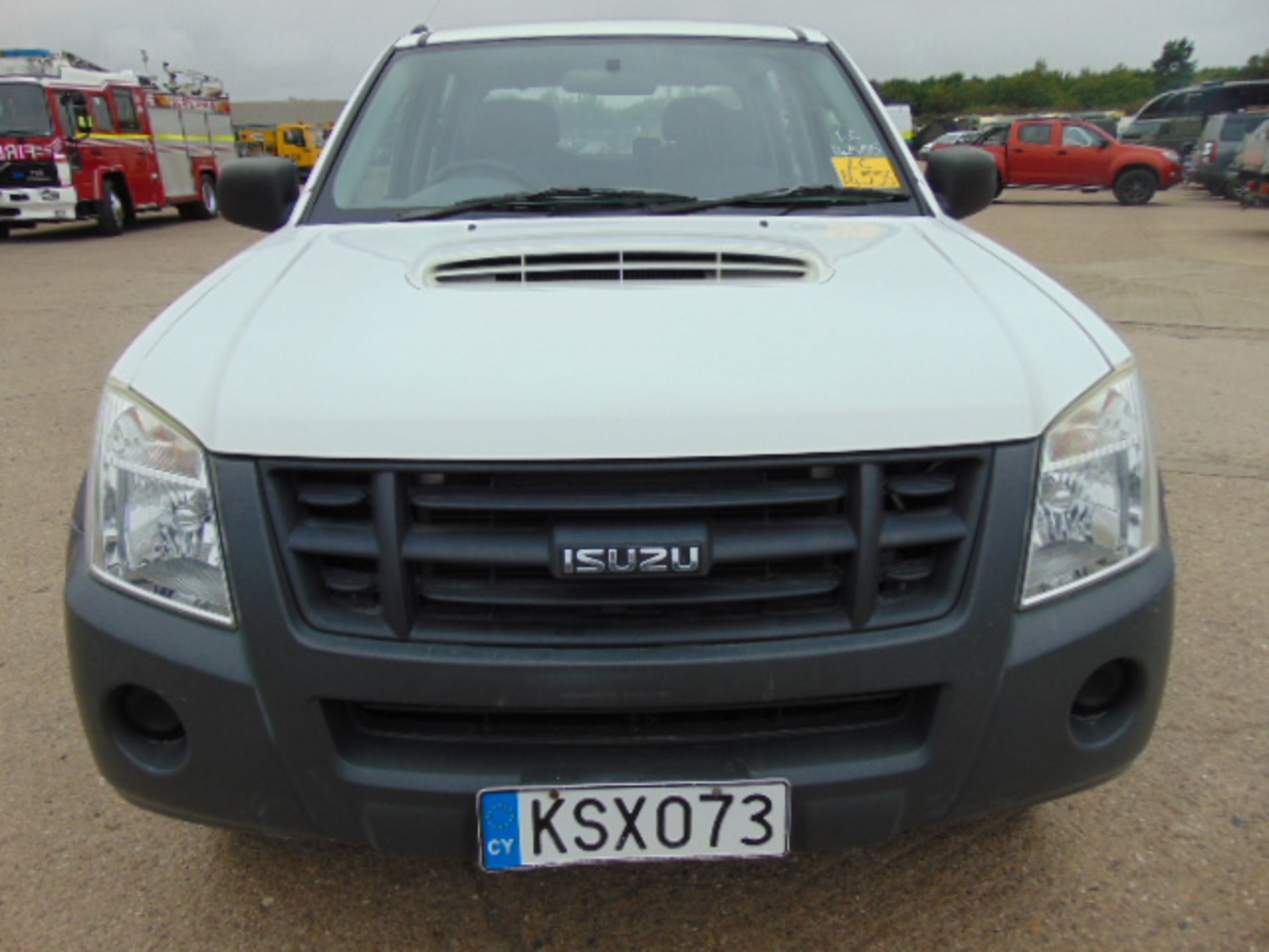 2008 Isuzu D-Max Double Cab 2.5 Diesel 4 x 4 Pickup 68,158km - Image 2 of 17