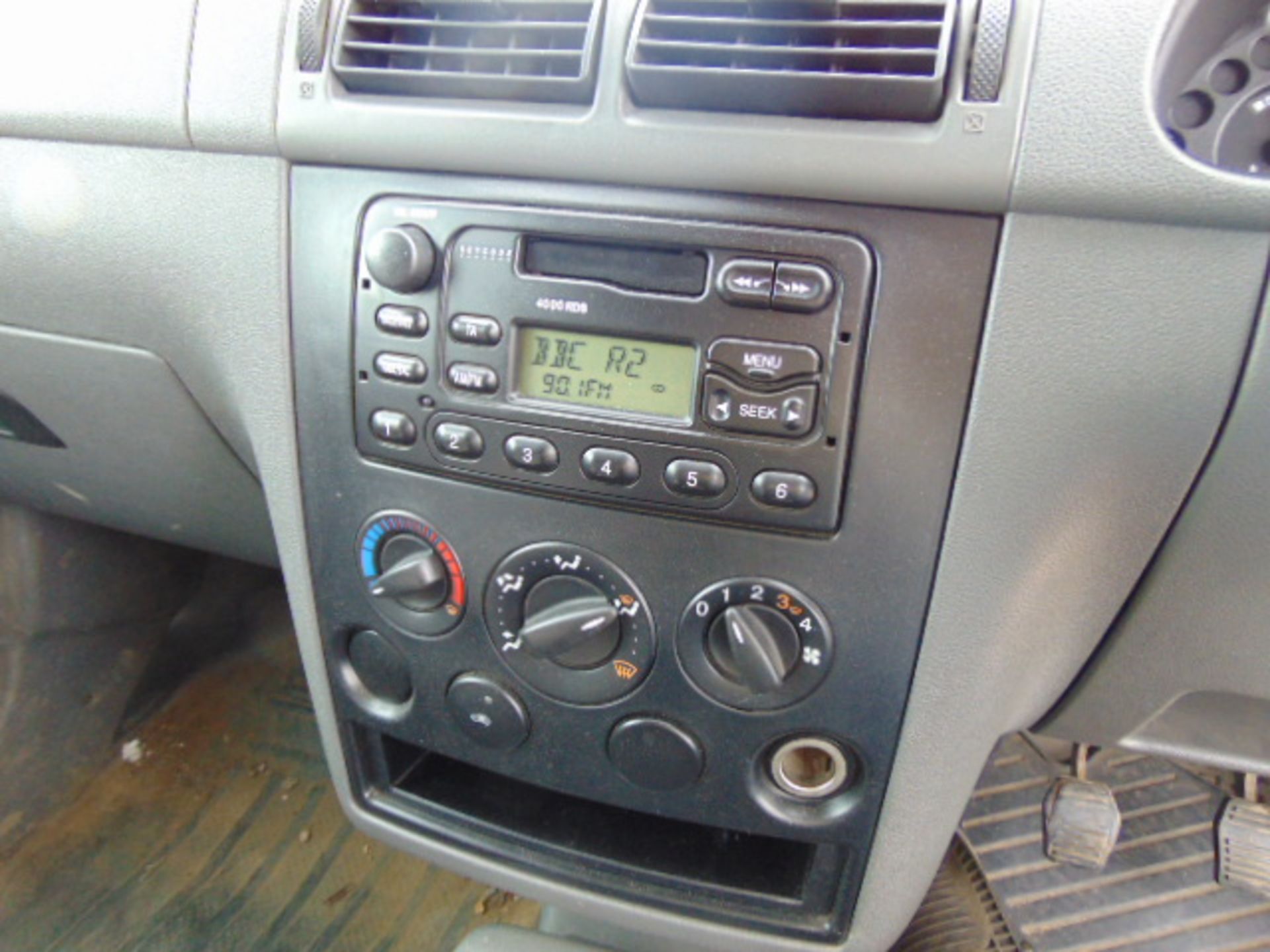 2005 Ford Transit Connect T200 L Panel Van 45,378 miles - Image 11 of 15