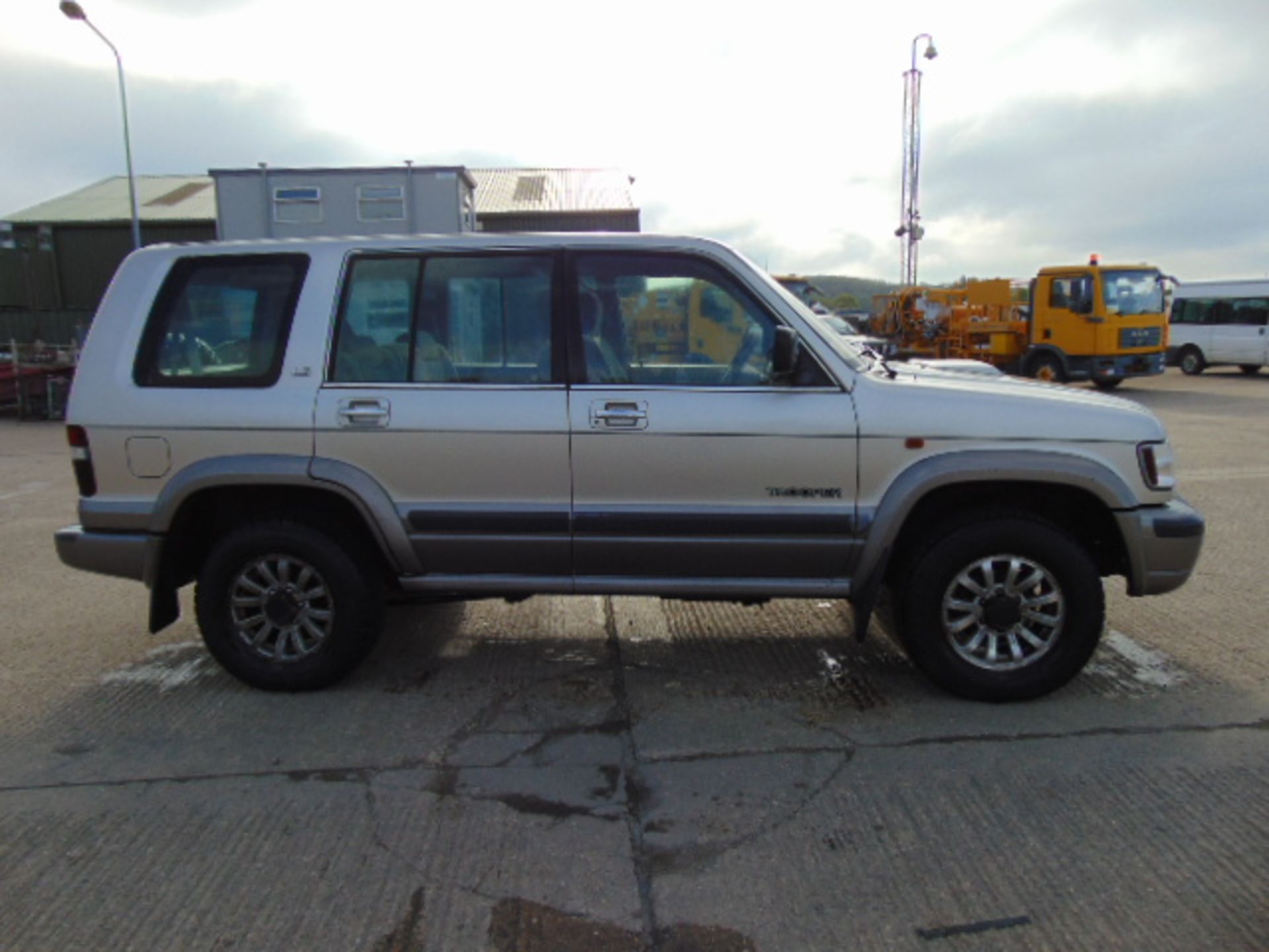 2002 Isuzu Trooper LS 3.0D 4x4 88,389 miles - Image 5 of 17