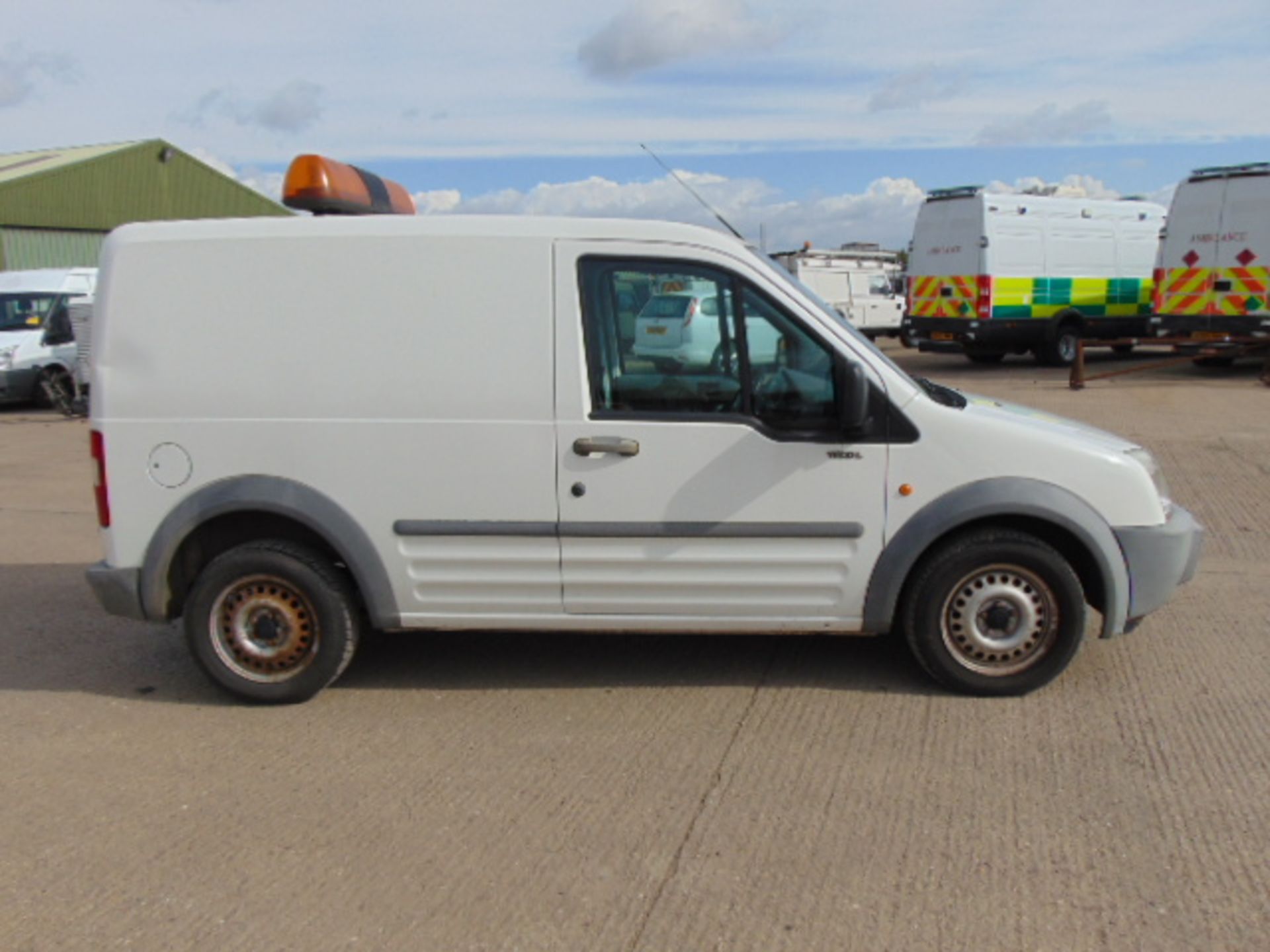 2004 Ford Transit Connect T200 L Panel Van 24,165 miles - Image 5 of 14