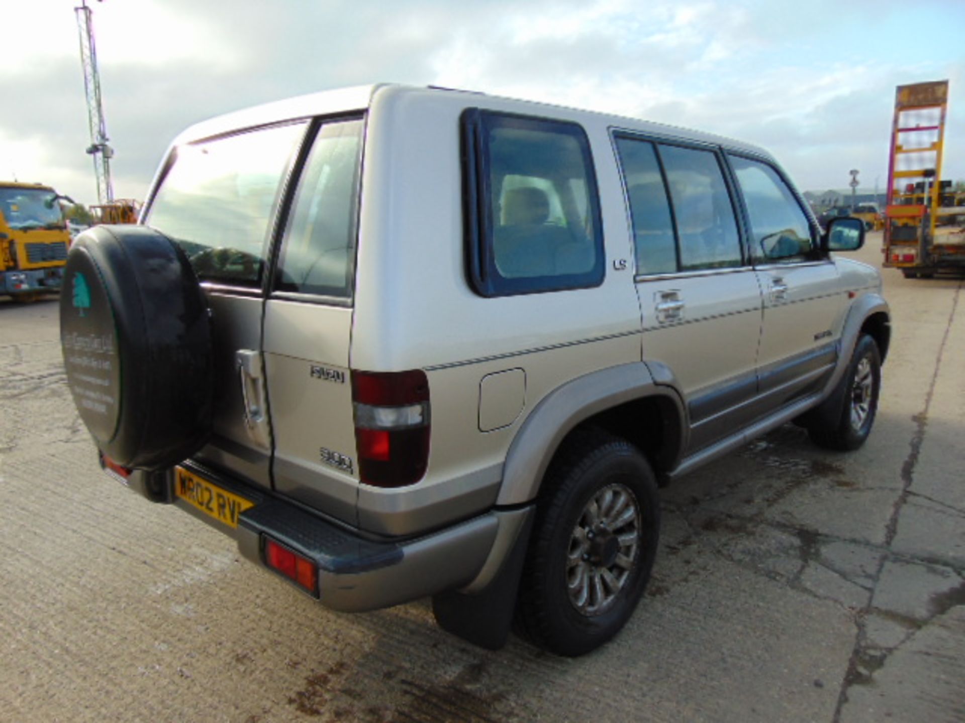 2002 Isuzu Trooper LS 3.0D 4x4 88,389 miles - Image 6 of 17