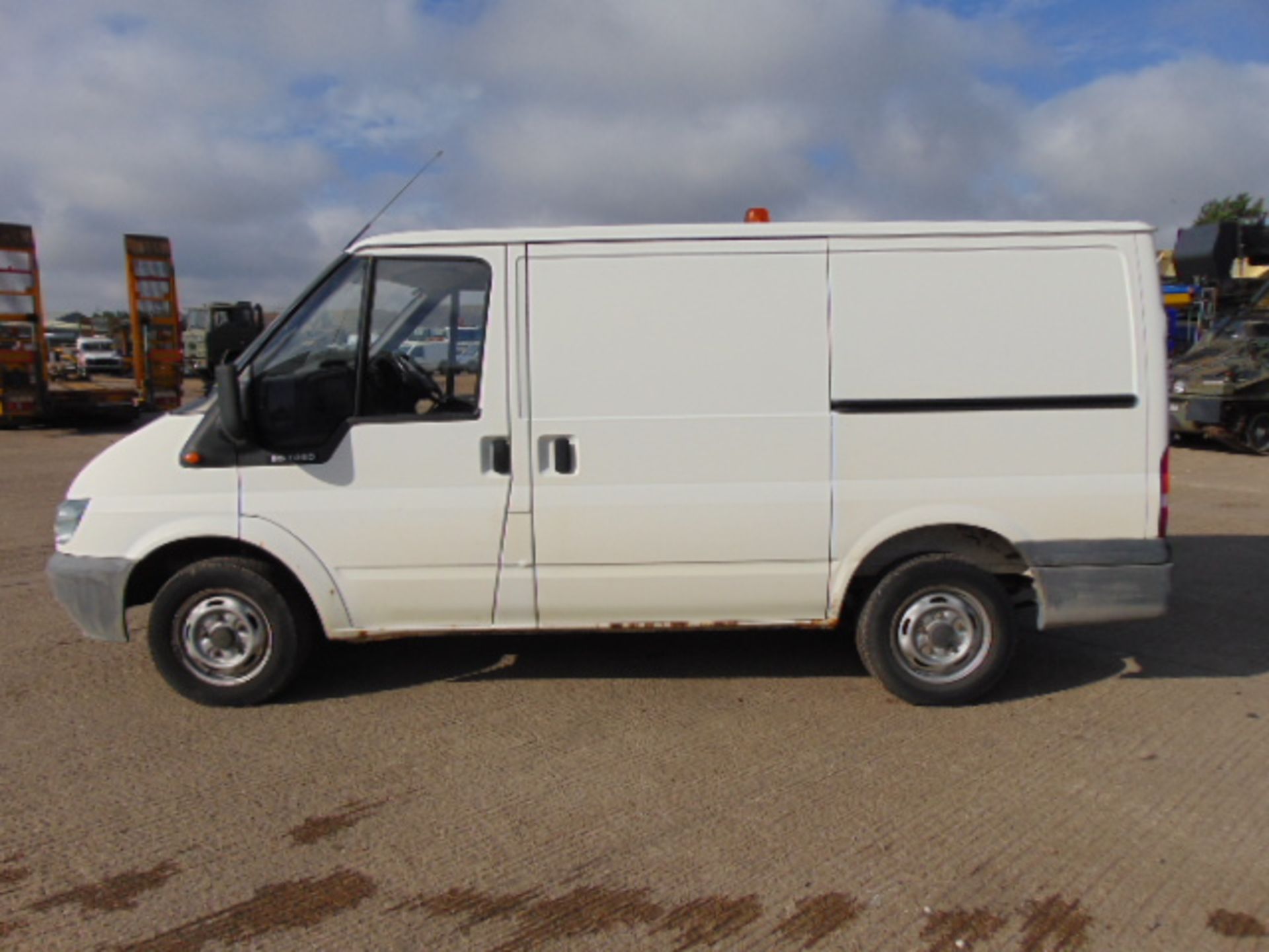 2005 Ford Transit 85 T260 Panel Van 38,304 miles - Image 4 of 23