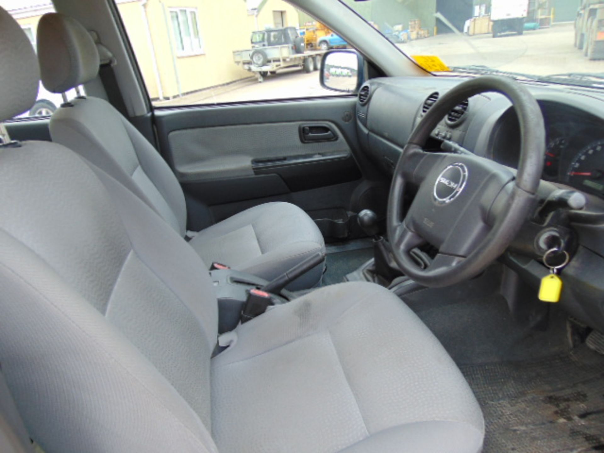 Isuzu D-Max Double Cab 2.5 Diesel 4 x 4 Pickup - Image 13 of 16