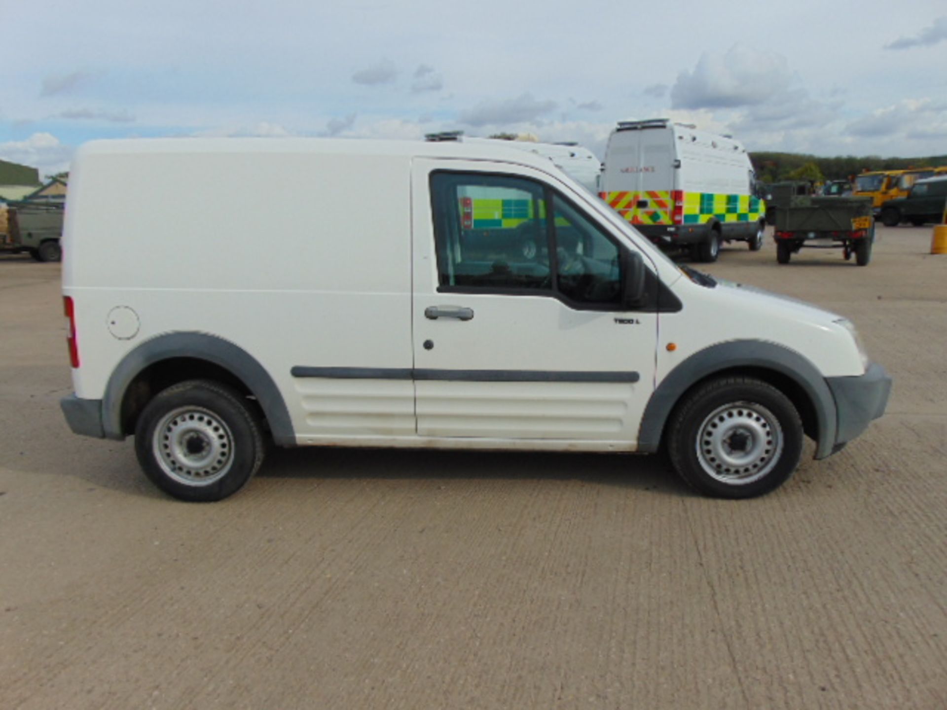 2006 Ford Transit Connect T200 L Panel Van 25,668 miles - Image 5 of 15