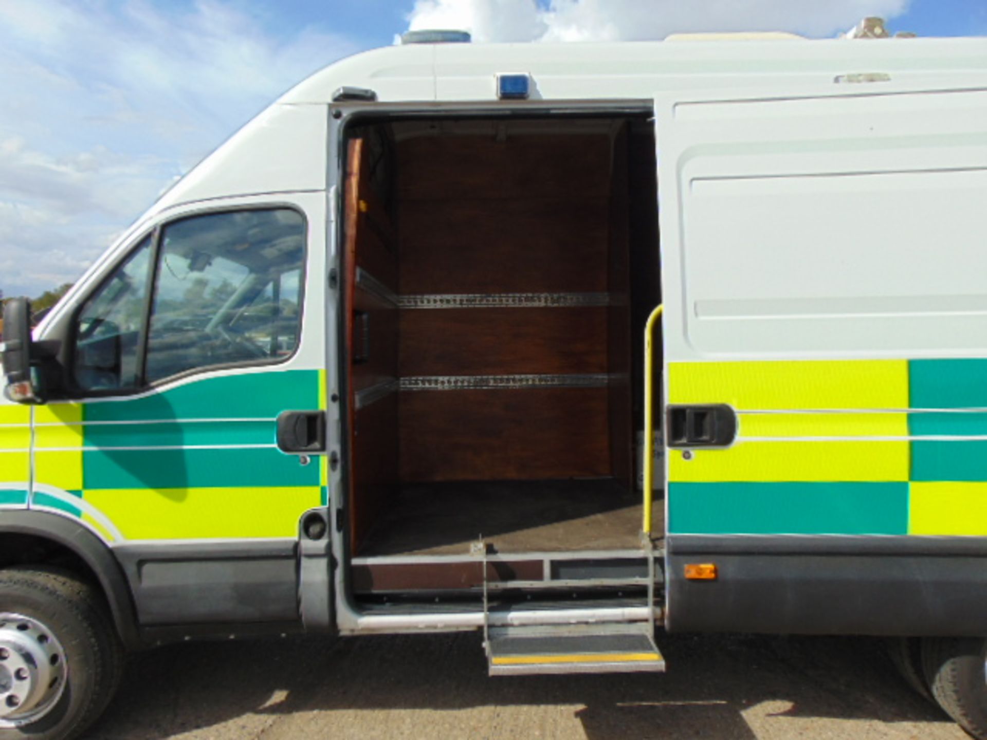 Iveco Daily 65C18 3.0 HPT Long Wheel Base, High roof panel van - Image 18 of 32