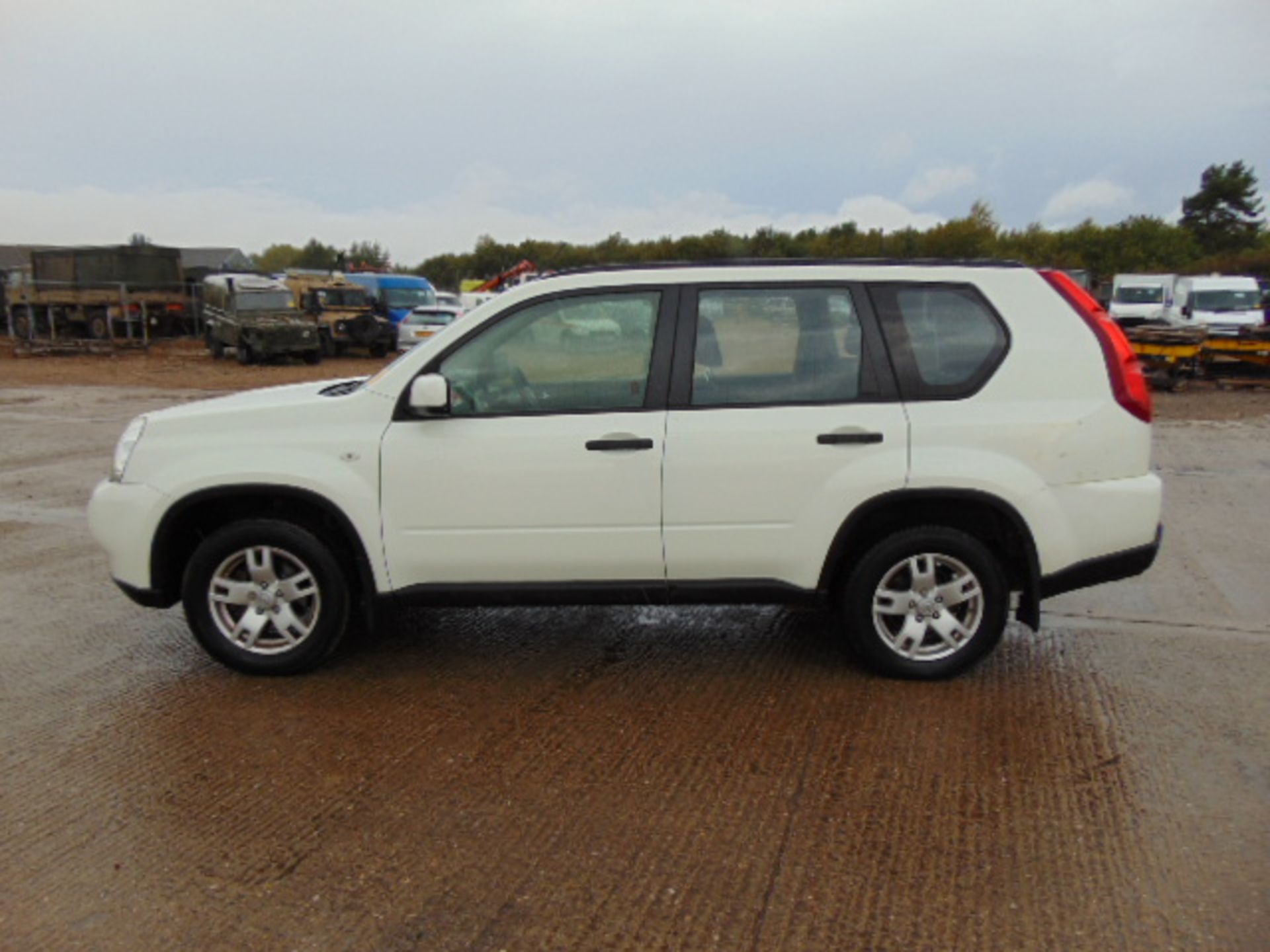 Nissan X-Trail Trek 2.0DCi - Image 4 of 19