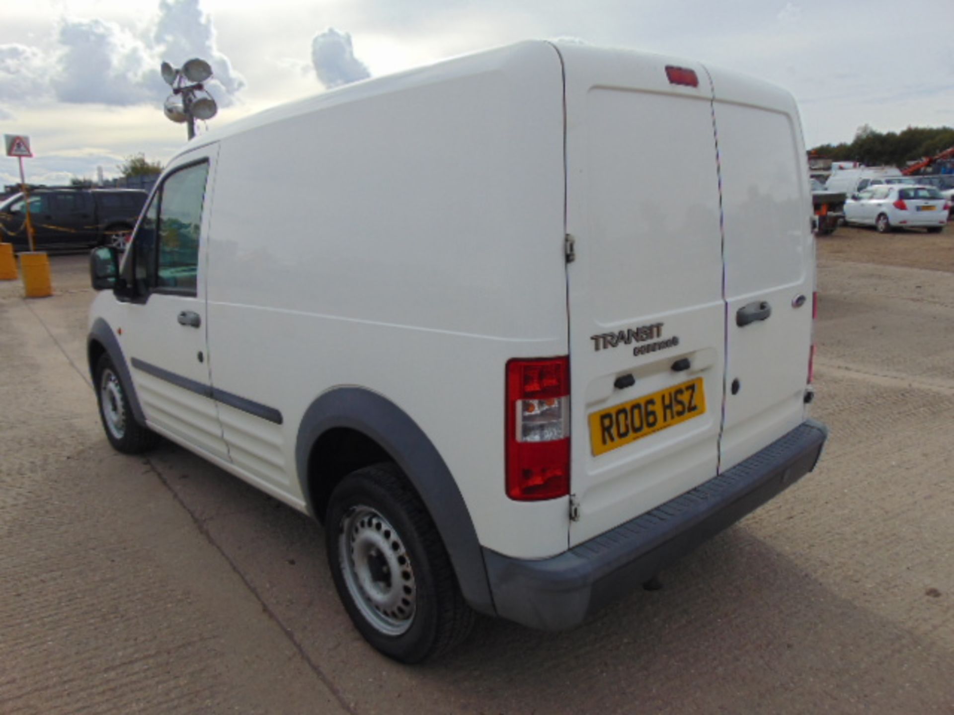 2006 Ford Transit Connect T200 L Panel Van 25,668 miles - Image 8 of 15