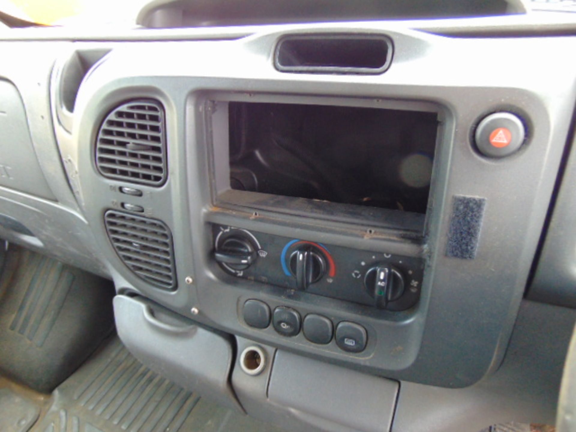 2004 Ford Transit 12 Seat Minibus 62,186 miles - Image 10 of 22