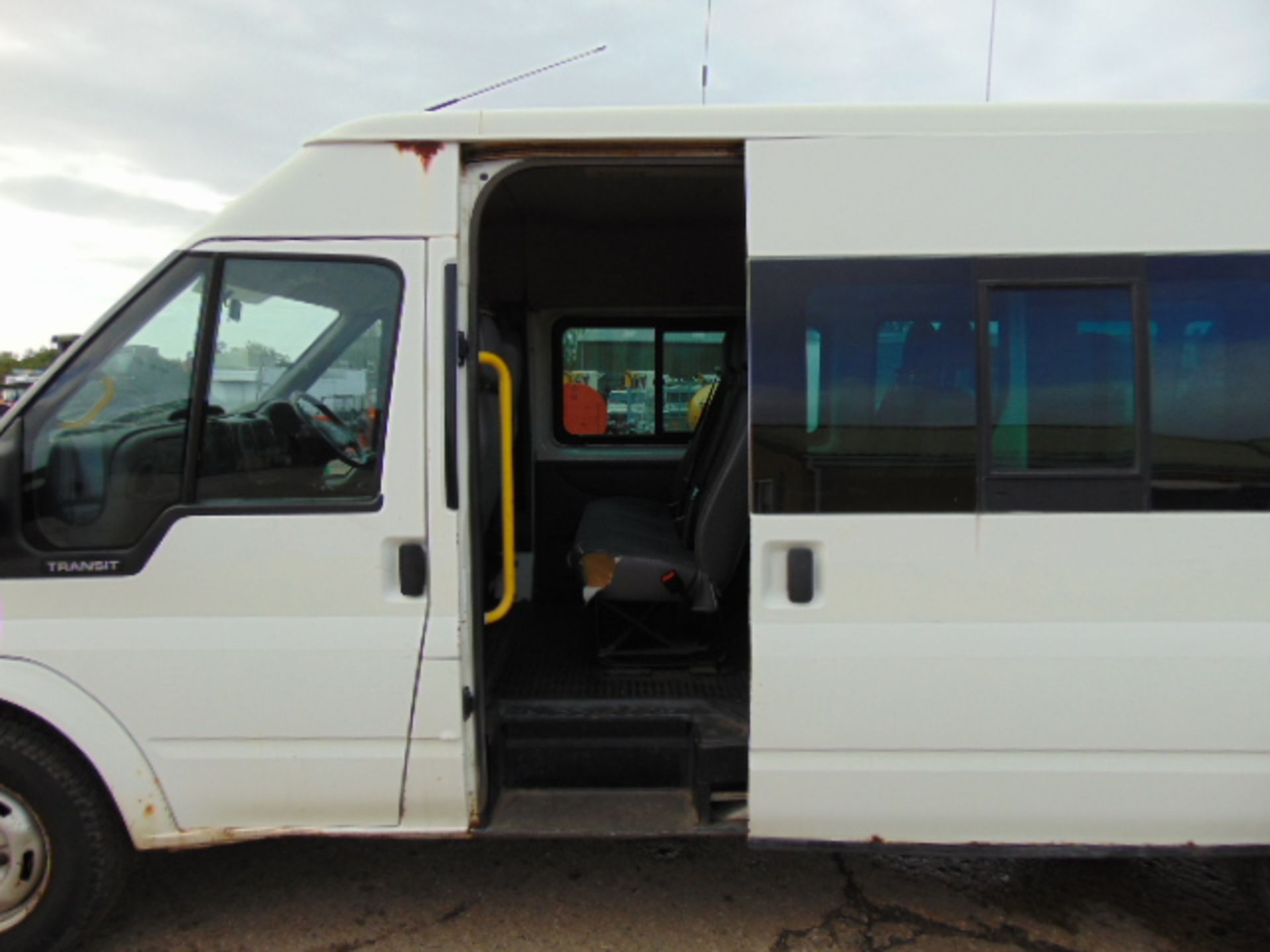 2004 Ford Transit 12 Seat Minibus 62,186 miles - Image 12 of 22