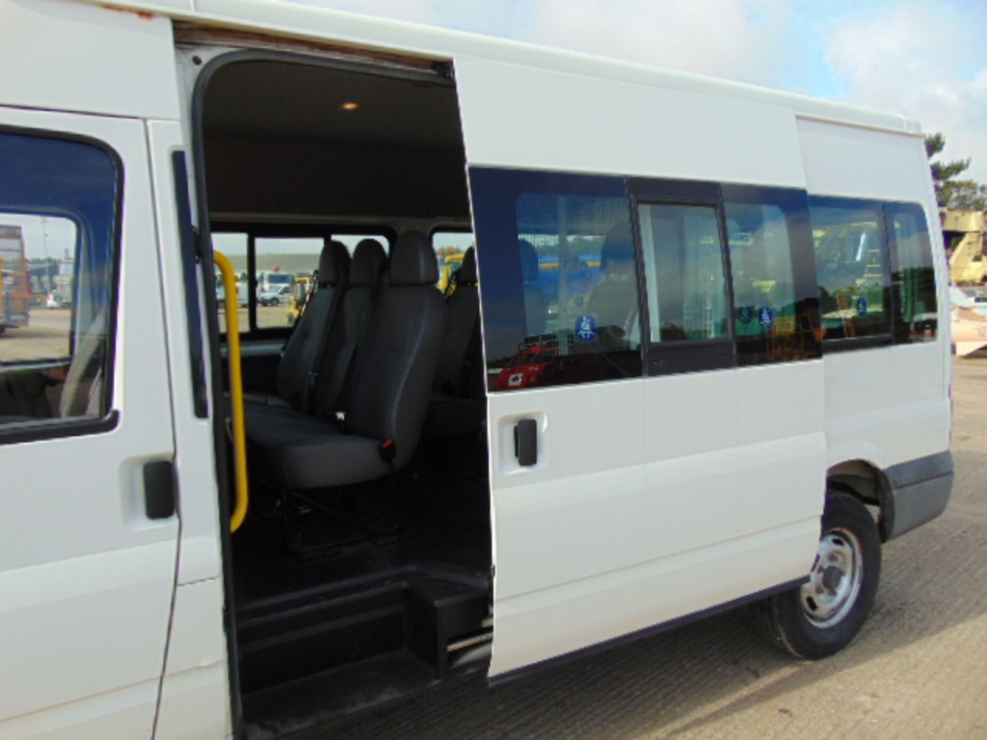 2005 Ford Transit 8 Seat Minibus 29,001 miles - Image 13 of 20