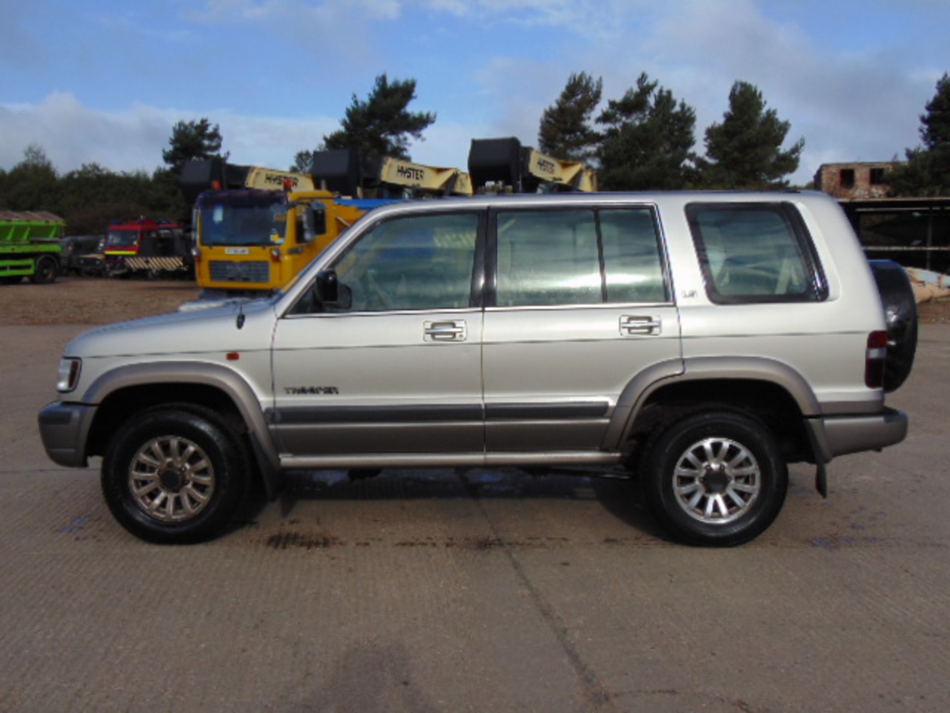 2002 Isuzu Trooper LS 3.0D 4x4 88,389 miles - Image 4 of 17