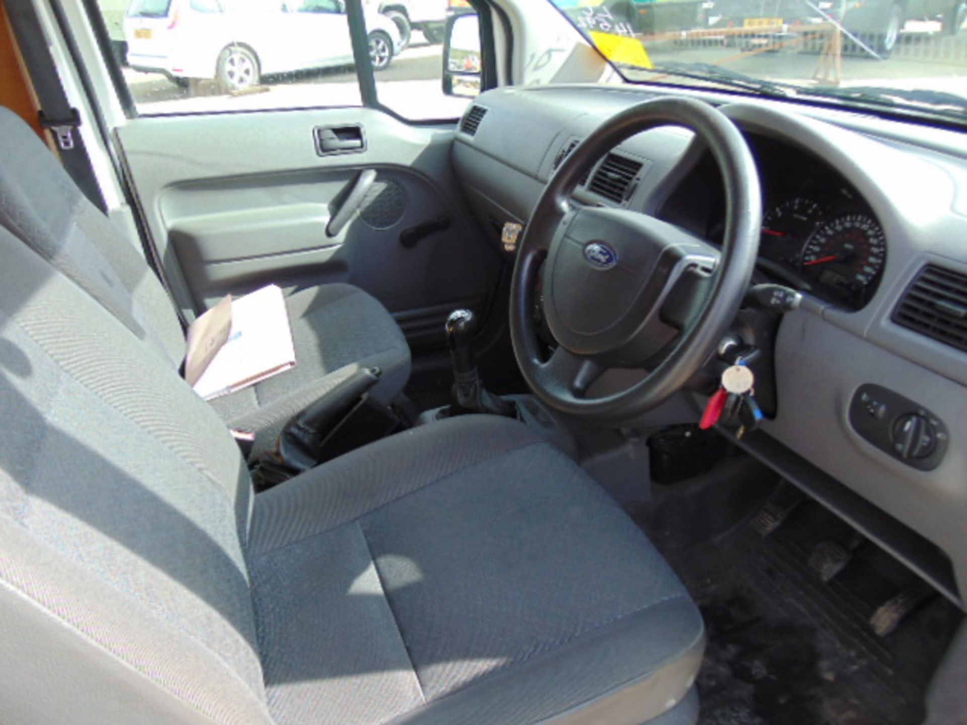2006 Ford Transit Connect T200 L Panel Van 38,484 miles - Image 13 of 16