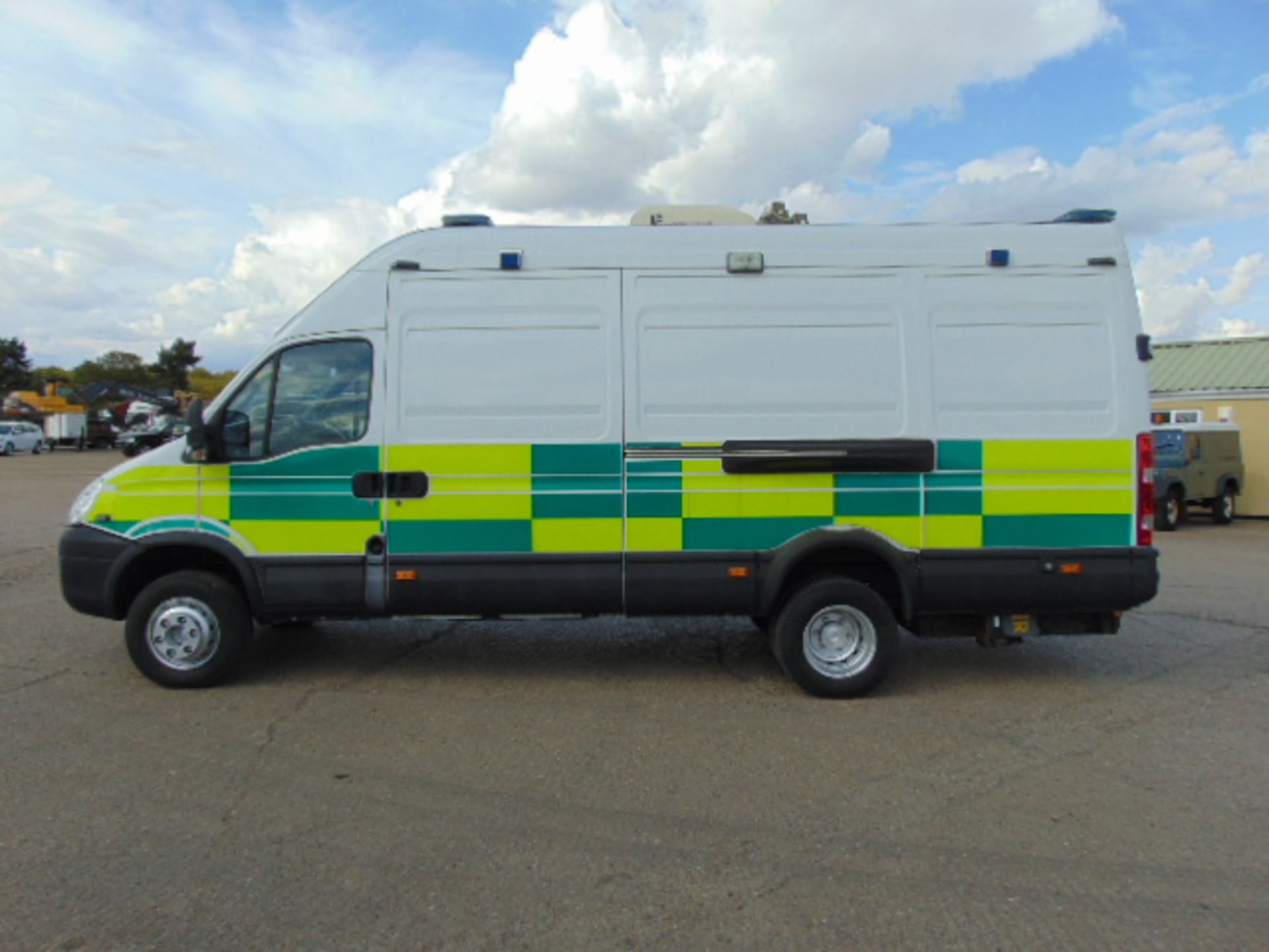 Iveco Daily 65C18 3.0 HPT Long Wheel Base, High roof panel van - Image 4 of 32