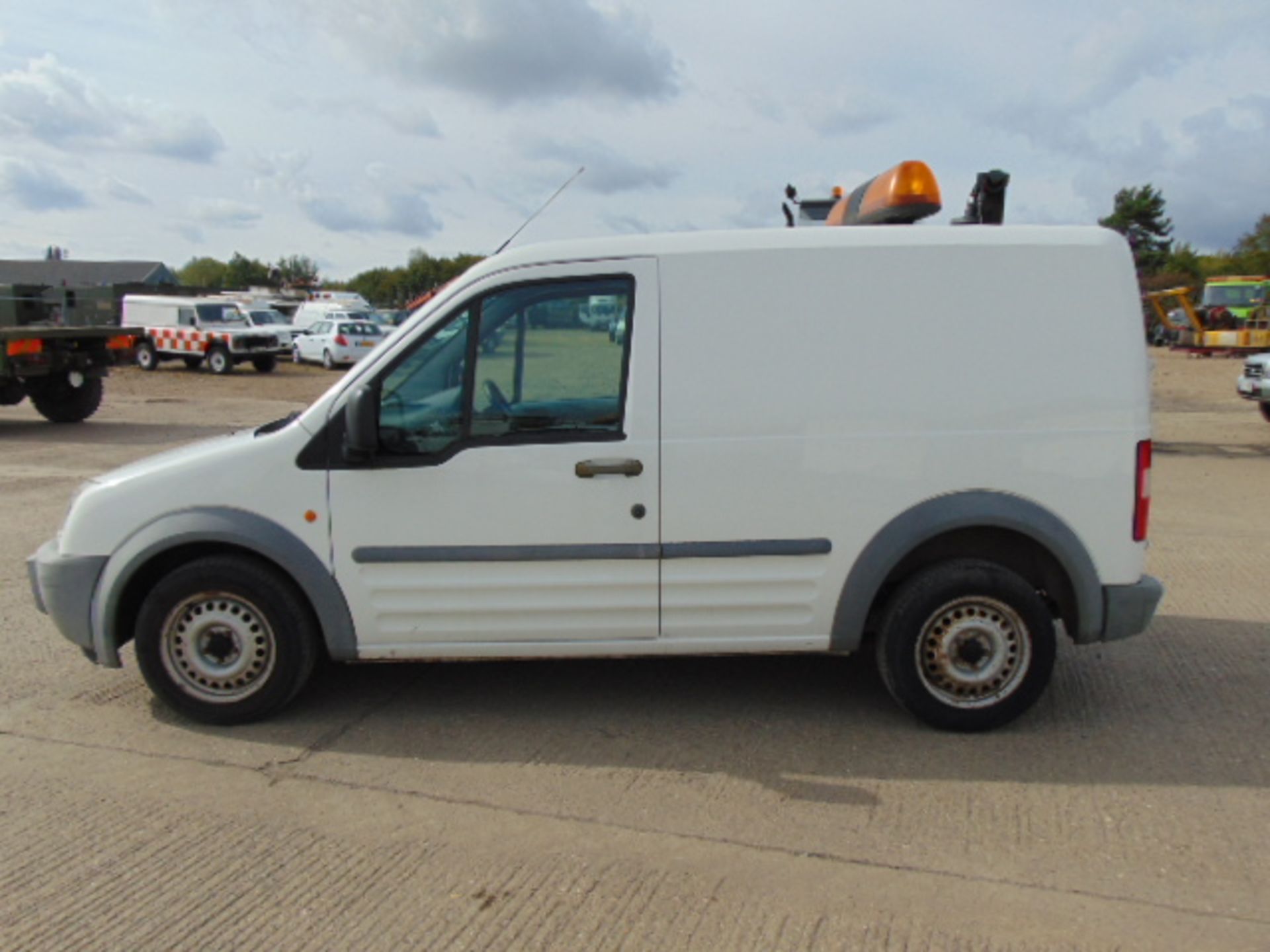 2004 Ford Transit Connect T200 L Panel Van 24,165 miles - Image 4 of 14