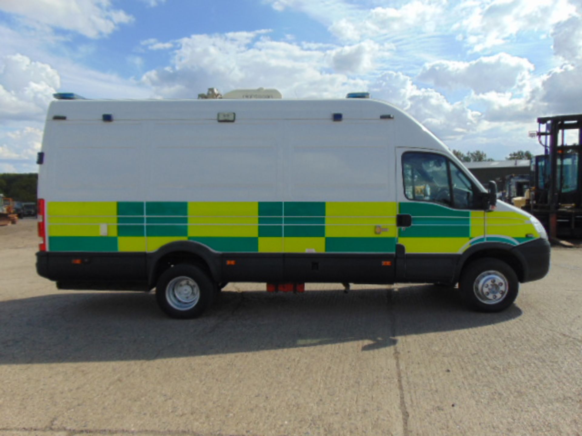 Iveco Daily 65C18 3.0 HPT Long Wheel Base, High roof panel van - Image 5 of 32