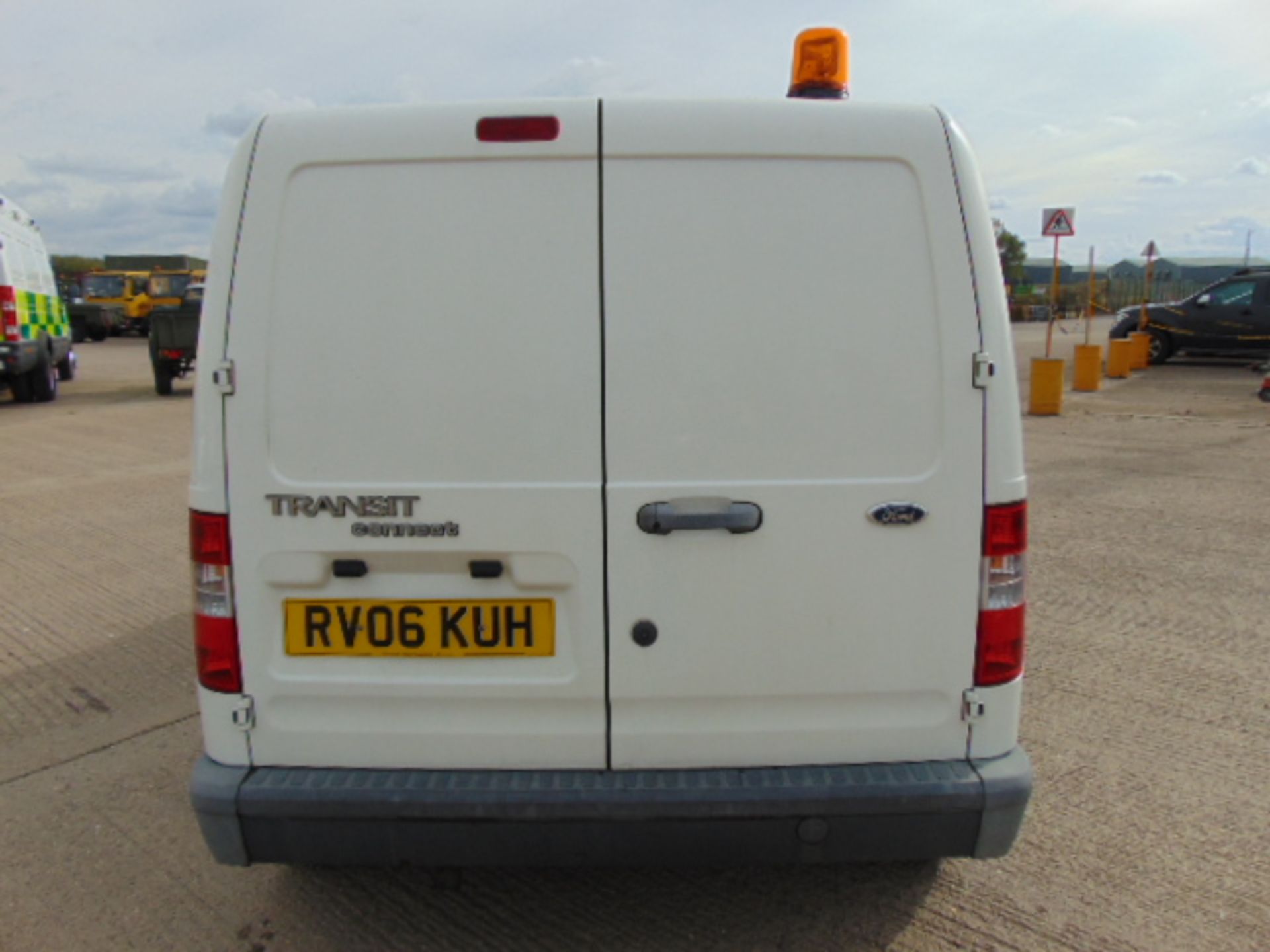 2006 Ford Transit Connect T200 L Panel Van 26,410 miles - Image 7 of 15