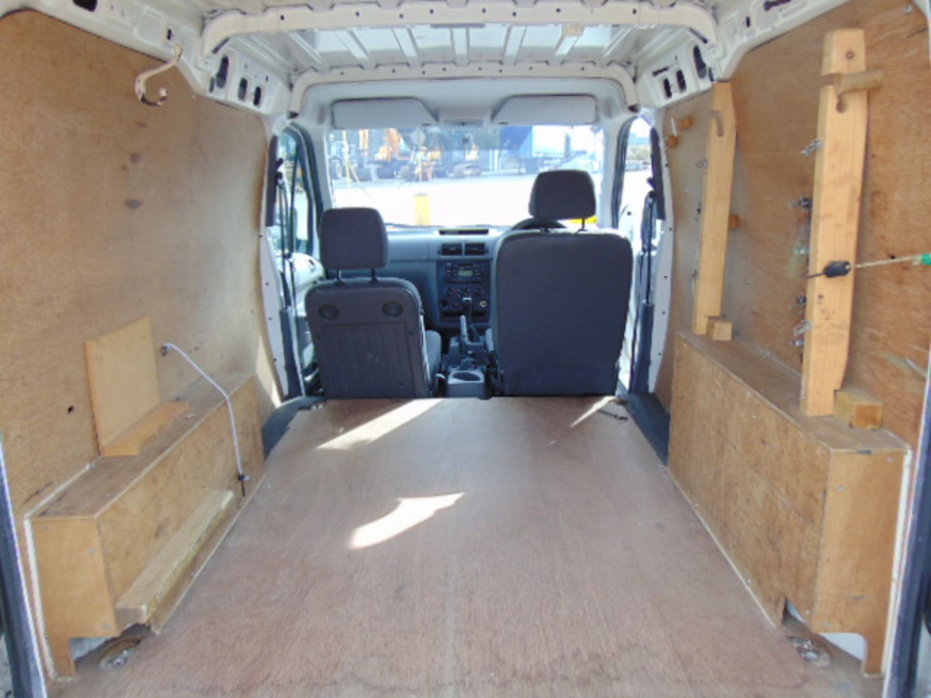 2004 Ford Transit Connect T200 L Panel Van 39,182 miles - Image 13 of 15