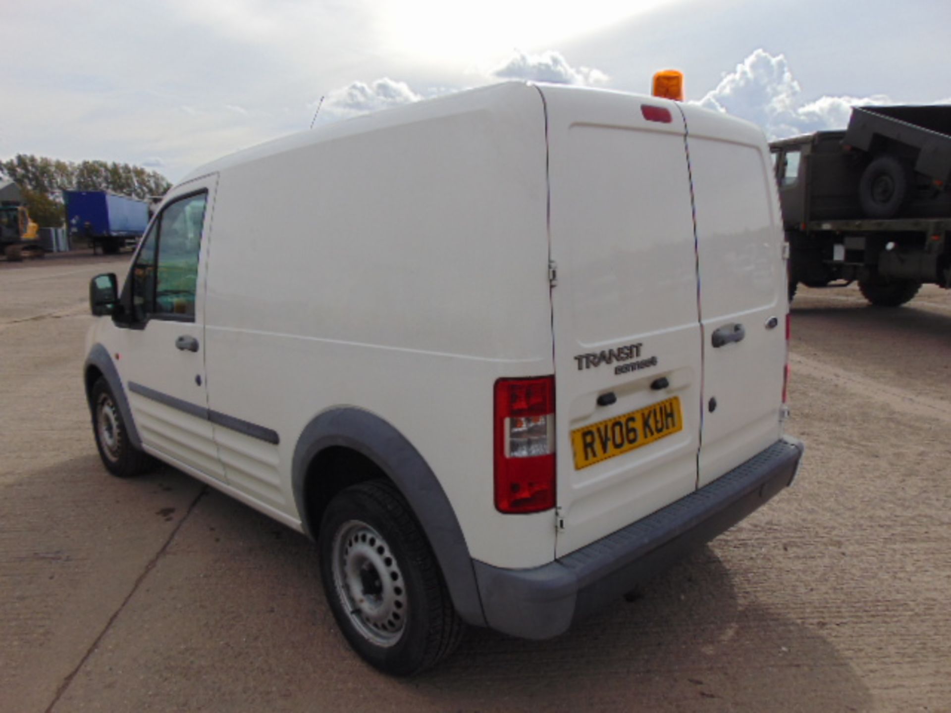 2006 Ford Transit Connect T200 L Panel Van 26,410 miles - Image 8 of 15