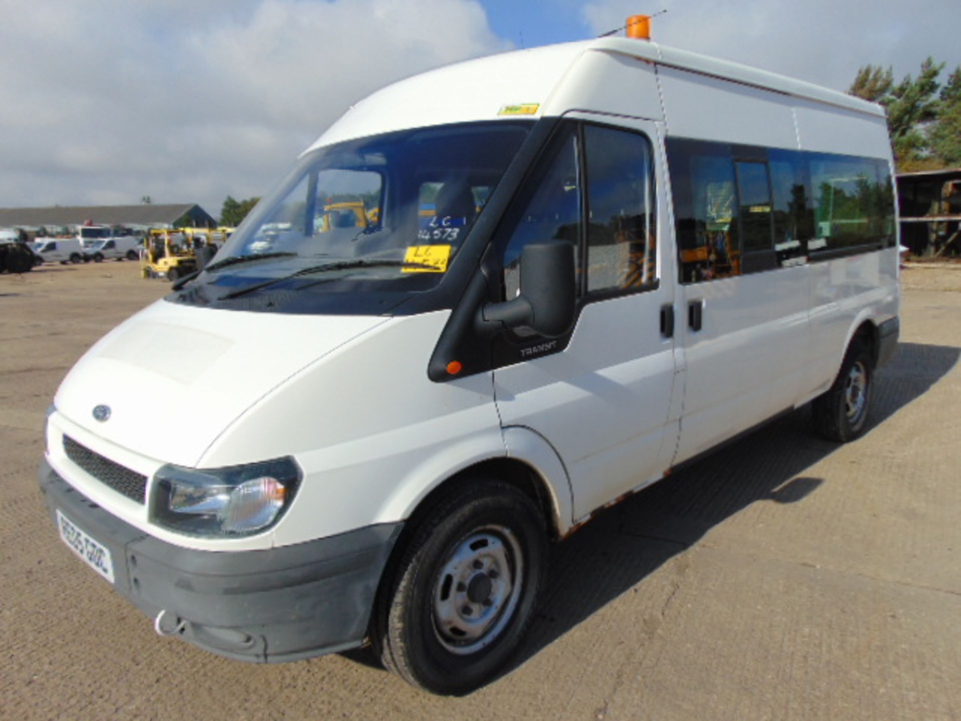 2005 Ford Transit 8 Seat Minibus 29,001 miles - Image 3 of 20