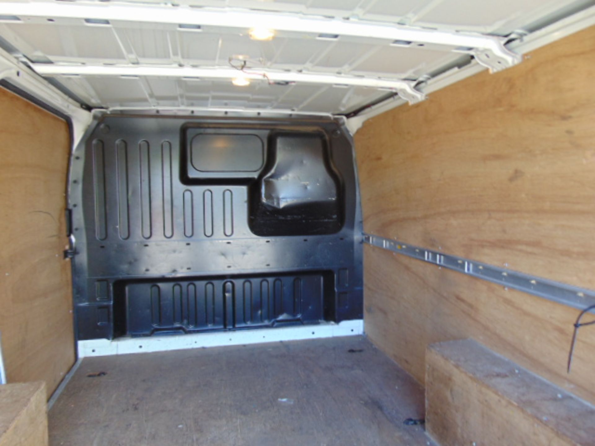 2005 Ford Transit 85 T260 Panel Van 38,304 miles - Image 15 of 23