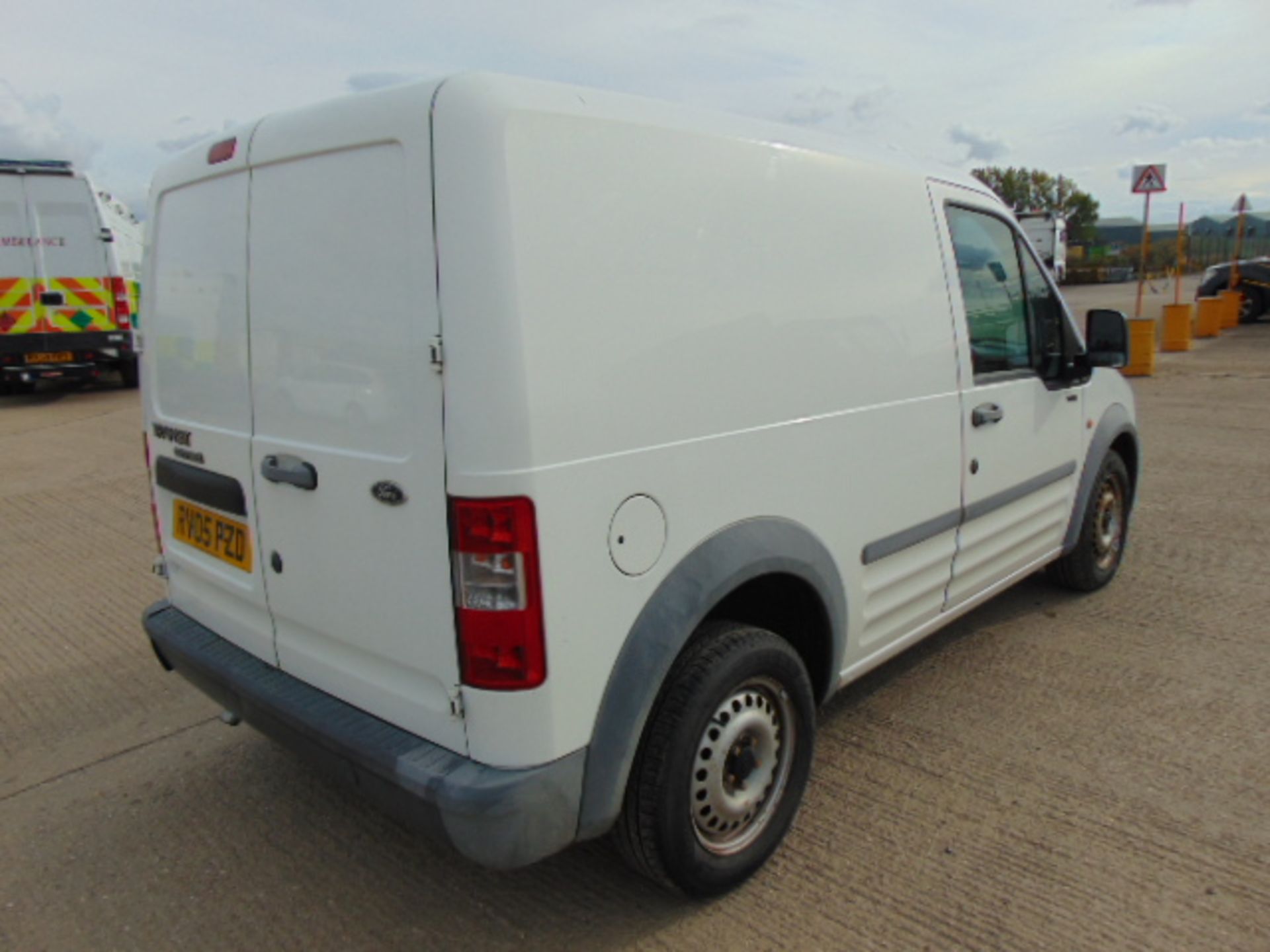 2005 Ford Transit Connect T200 L Panel Van 35,338 miles - Image 6 of 15