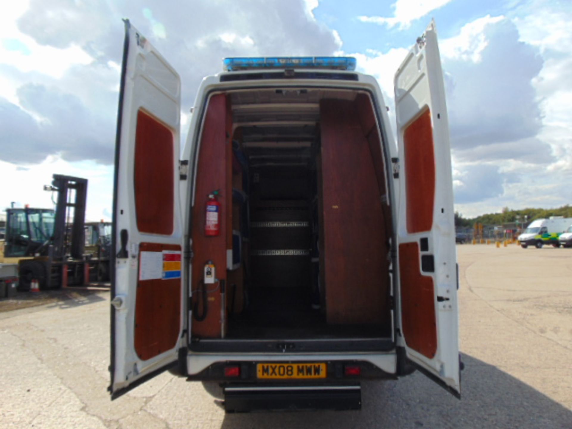 Iveco Daily 65C18 3.0 HPT Long Wheel Base, High roof panel van - Image 9 of 32