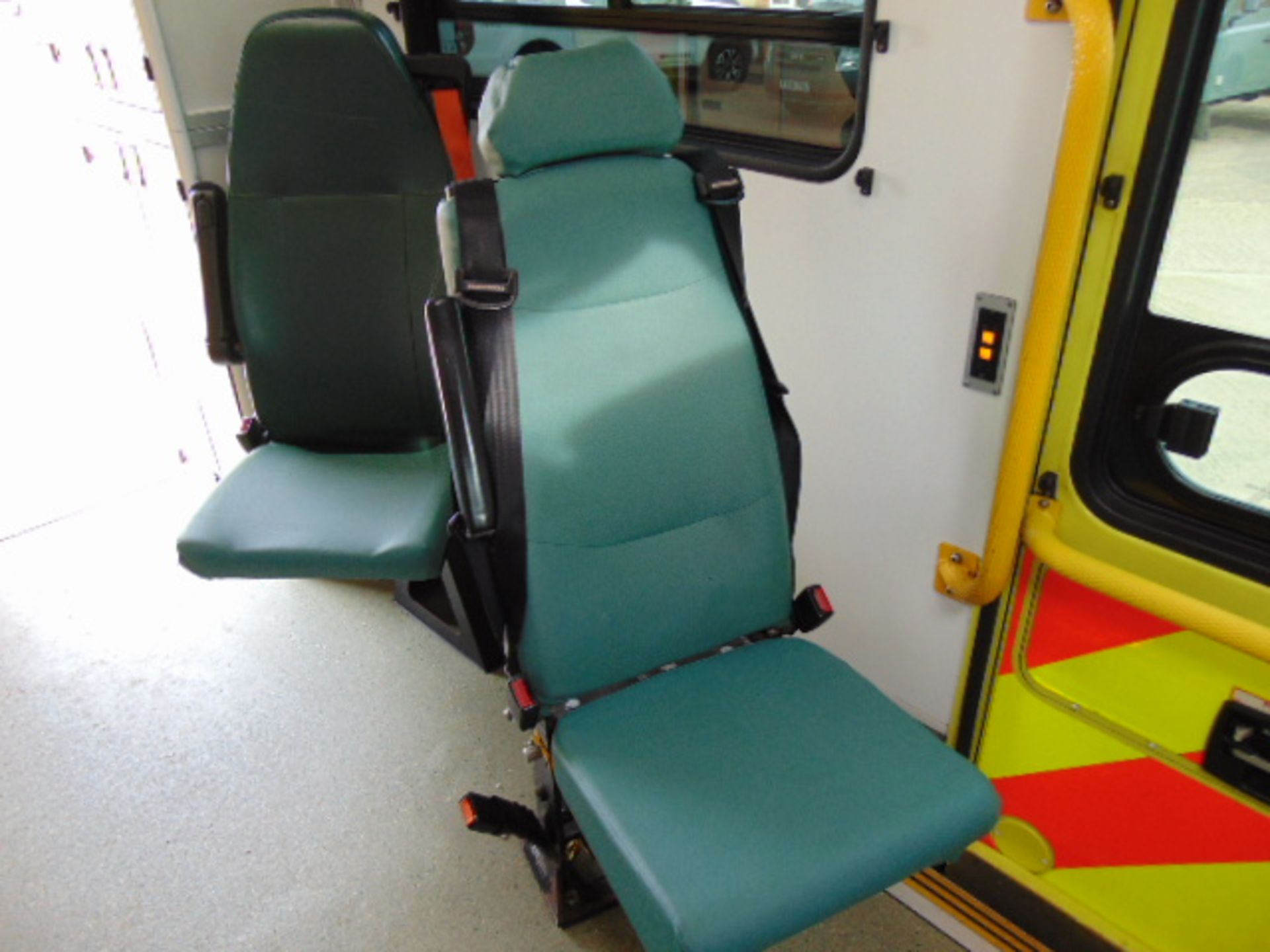 Mercedes Sprinter 515 CDI Turbo diesel ambulance - Image 13 of 19