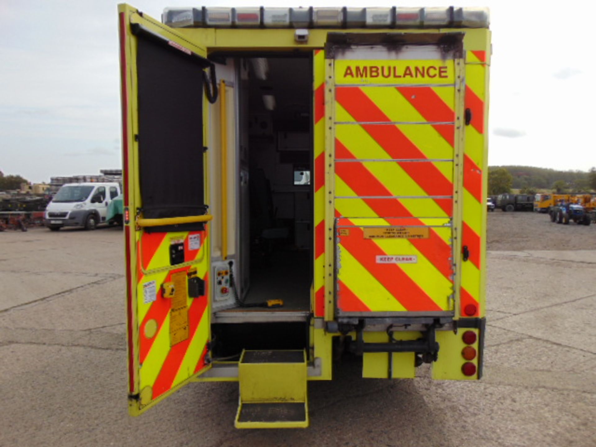 Mercedes Sprinter 515 CDI Turbo diesel ambulance - Image 9 of 19