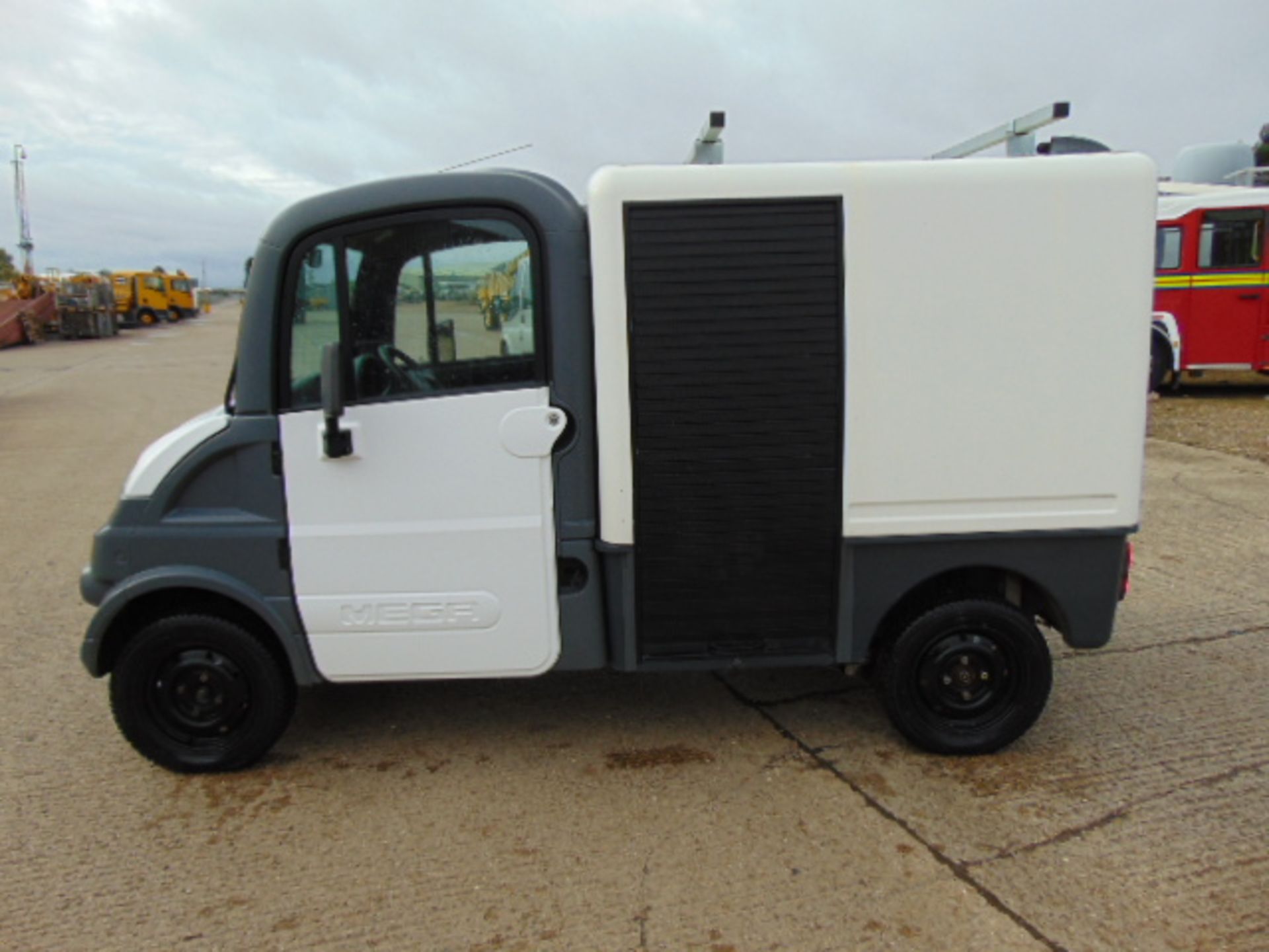 2011 Aixam Mega Electric City Van - Image 4 of 17