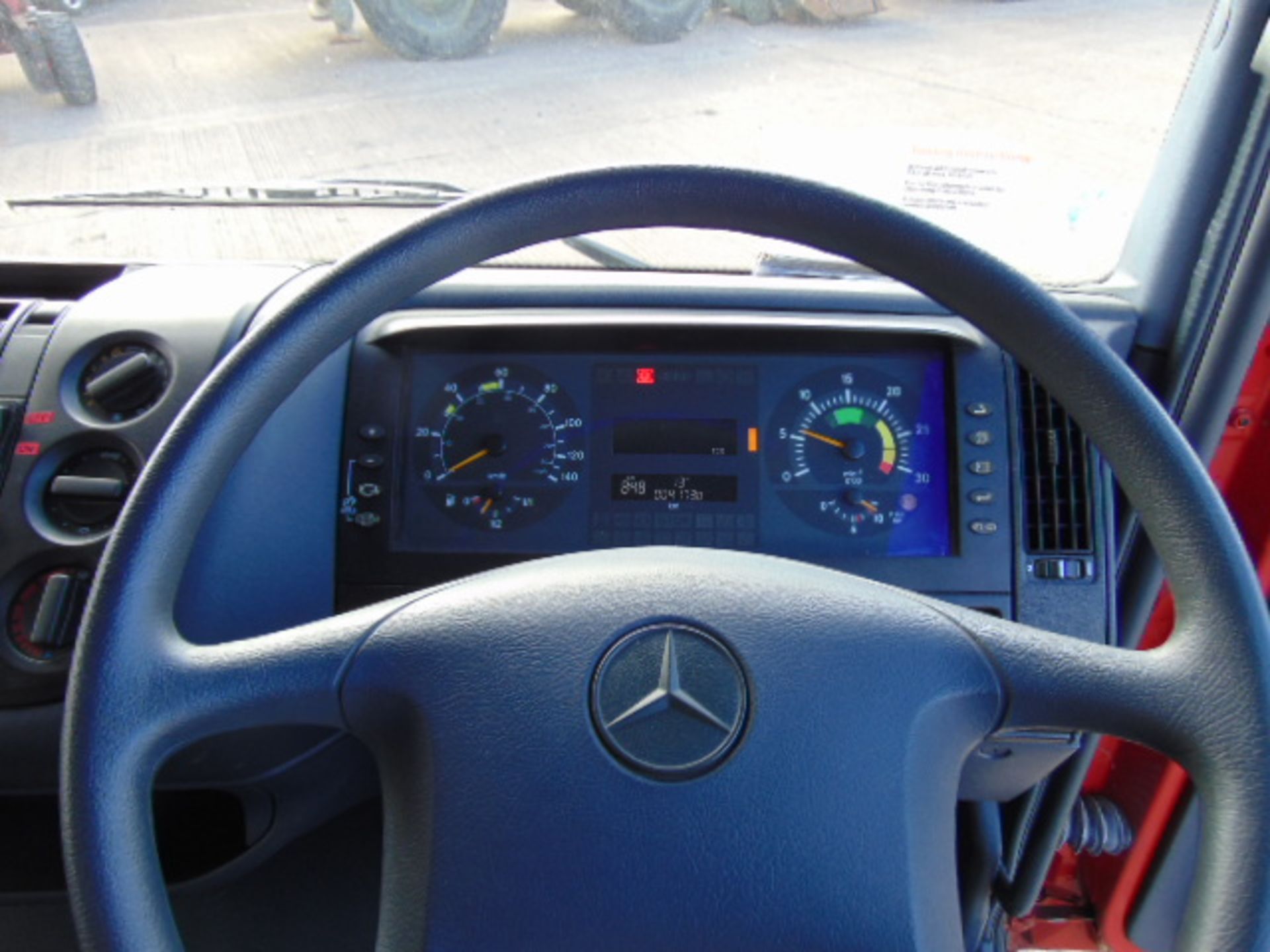 2003 Mercedes 815 4x2 Forward Control Vehicle - Image 24 of 33