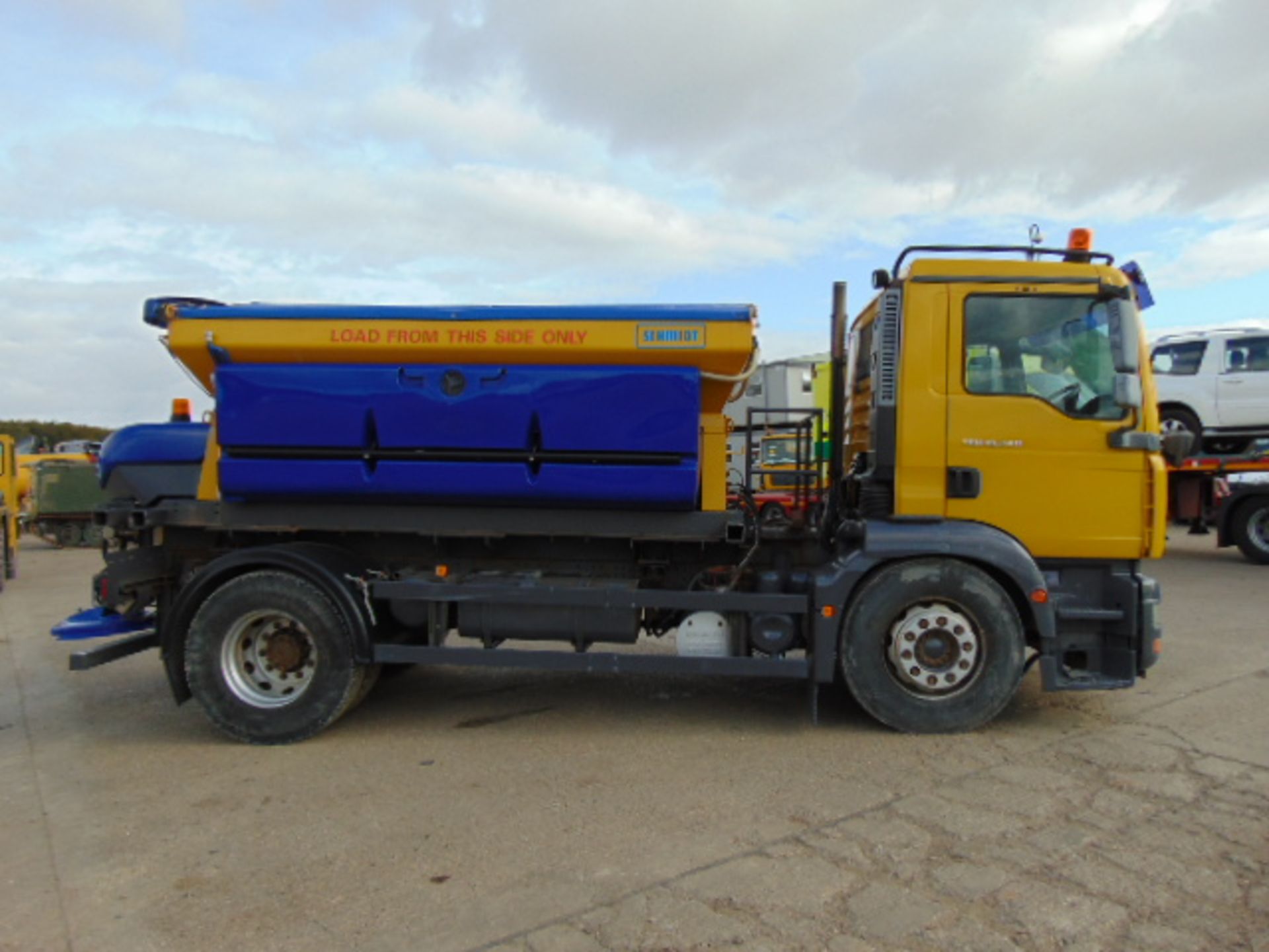 MAN TGM 18.240 4x2 C/W Shmidt Stratos Gritter Body - Image 5 of 24