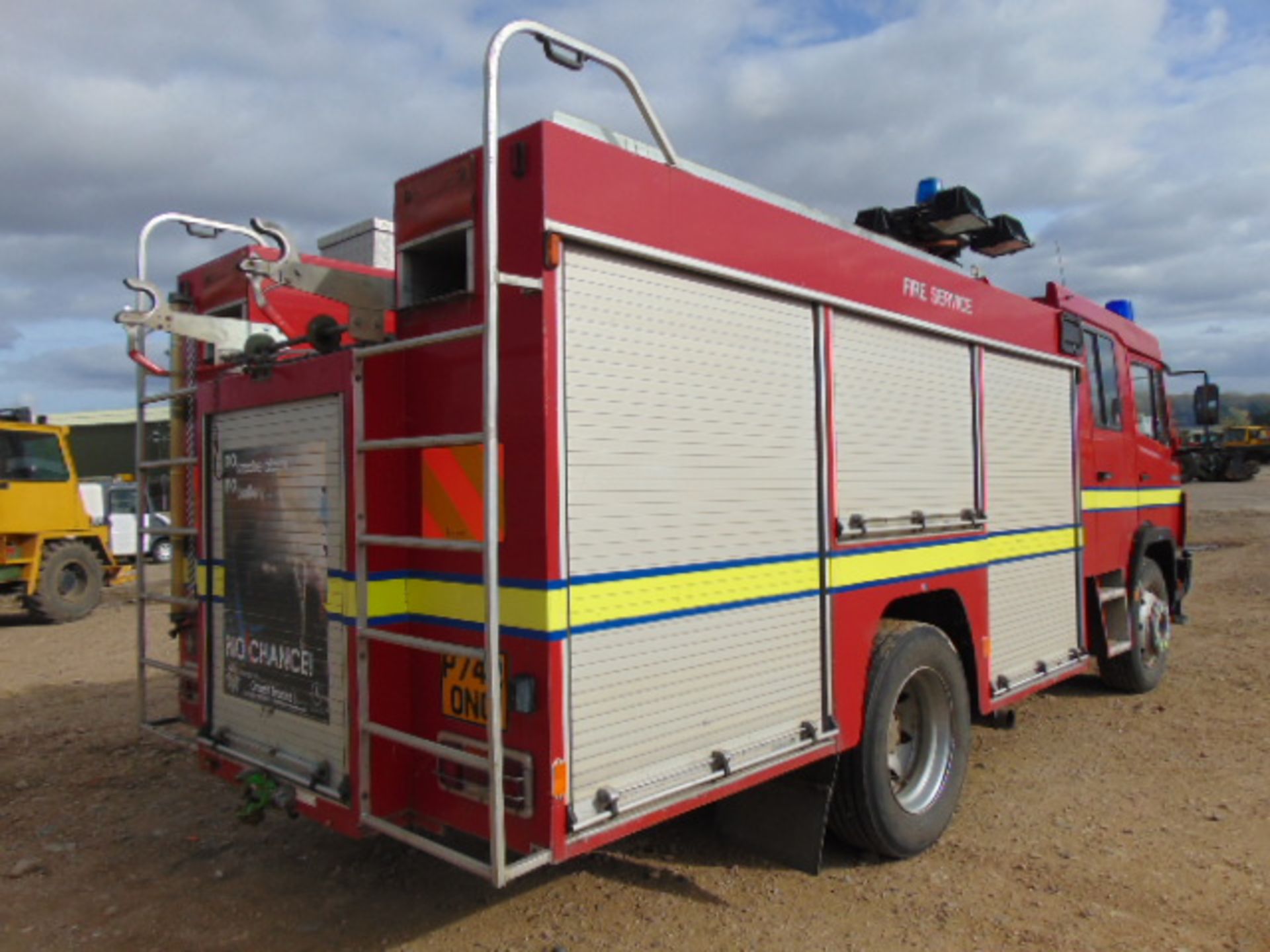 Mercedes 1124 Saxon Fire Engine - Image 7 of 23