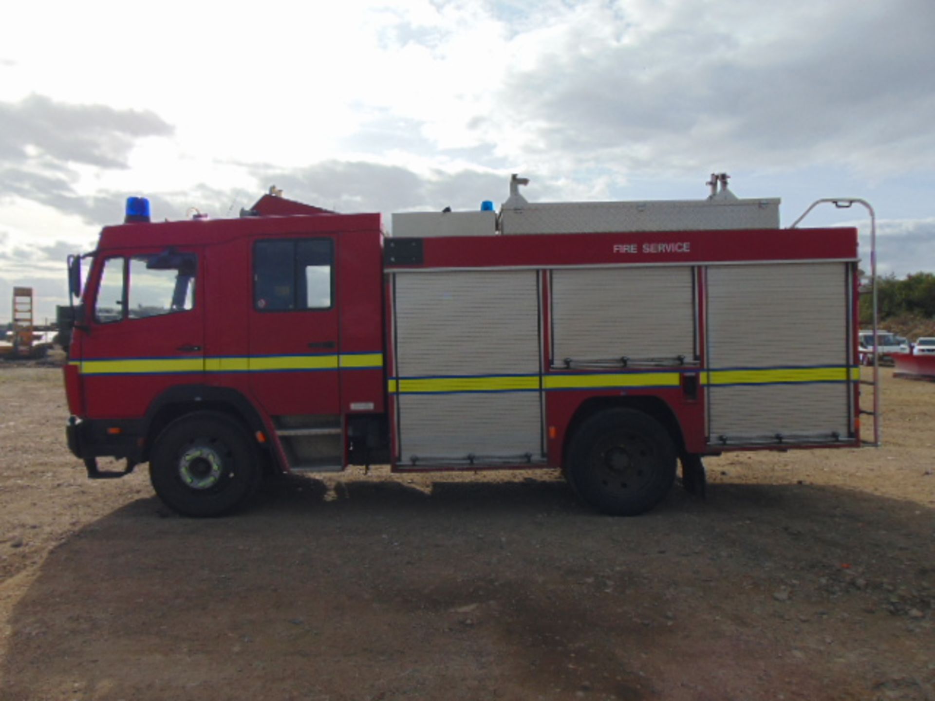 Mercedes 1124 Saxon Fire Engine - Image 4 of 23