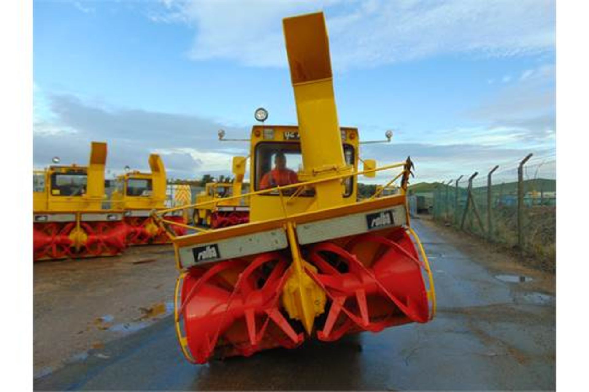 Rolba R 400 F Deutz Diesel Snowblower - Image 5 of 19