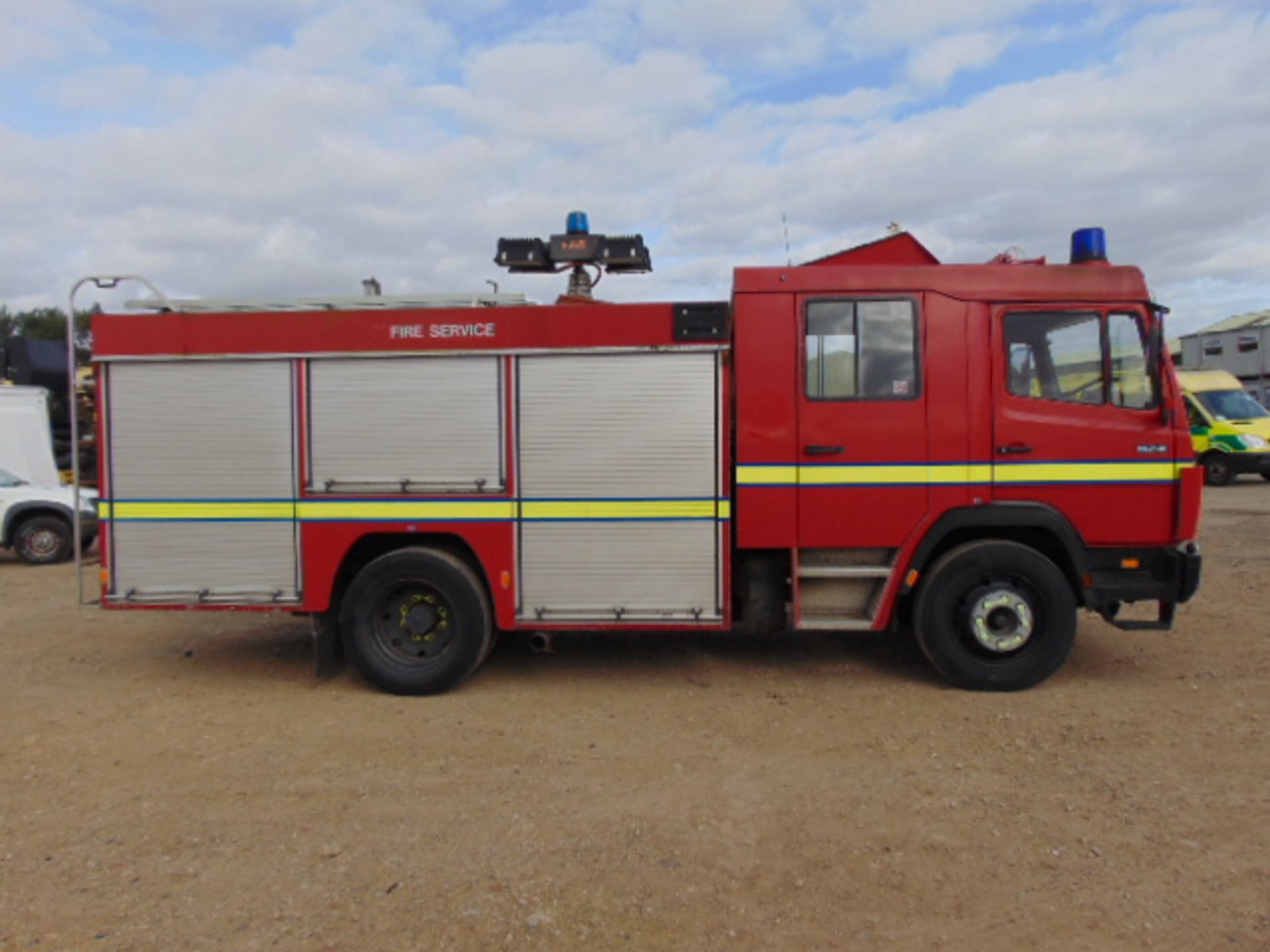 Mercedes 1124 Saxon Fire Engine - Image 8 of 21
