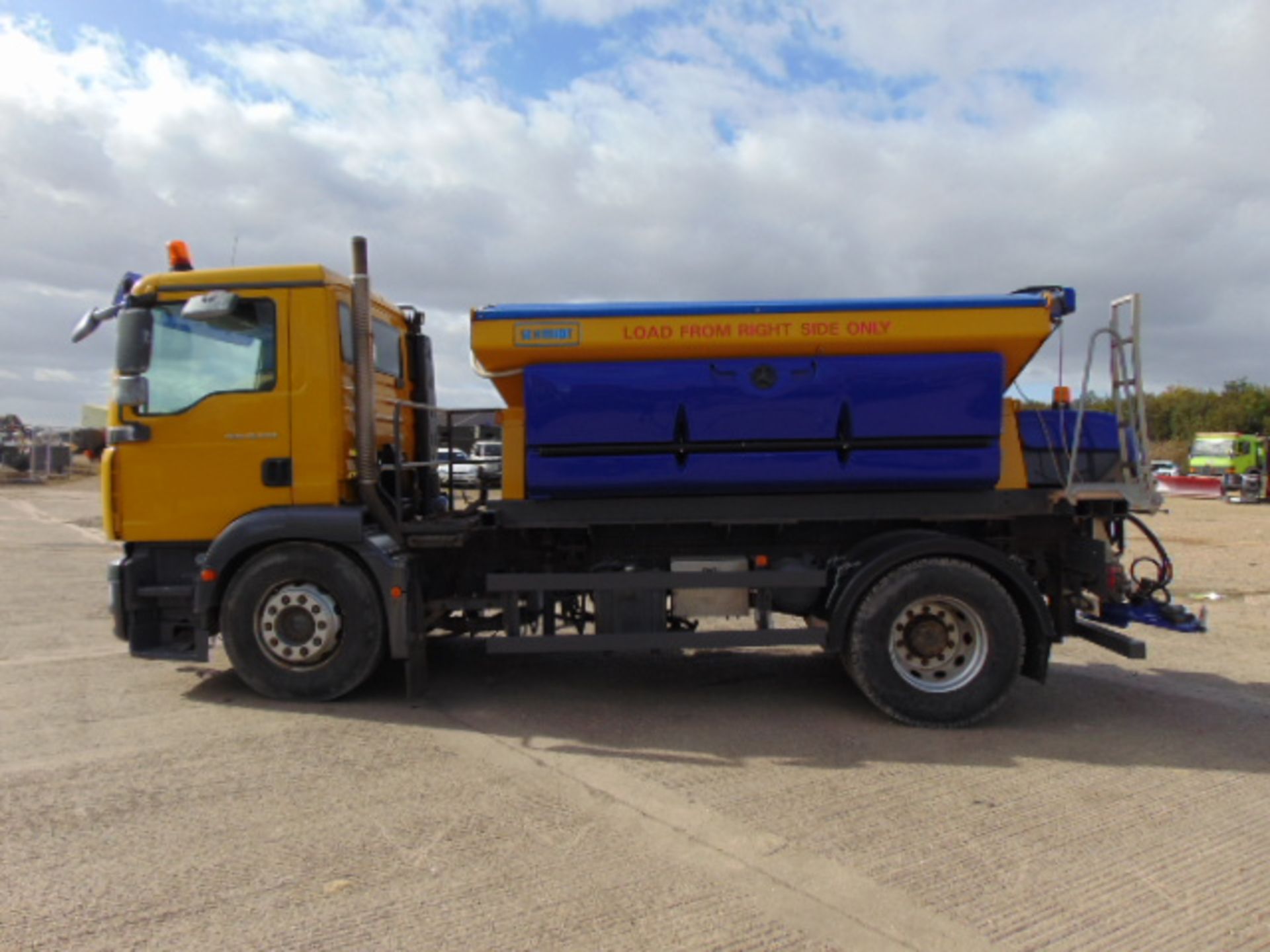 MAN TGM 18.240 4x2 C/W Shmidt Stratos Gritter Body - Image 4 of 24