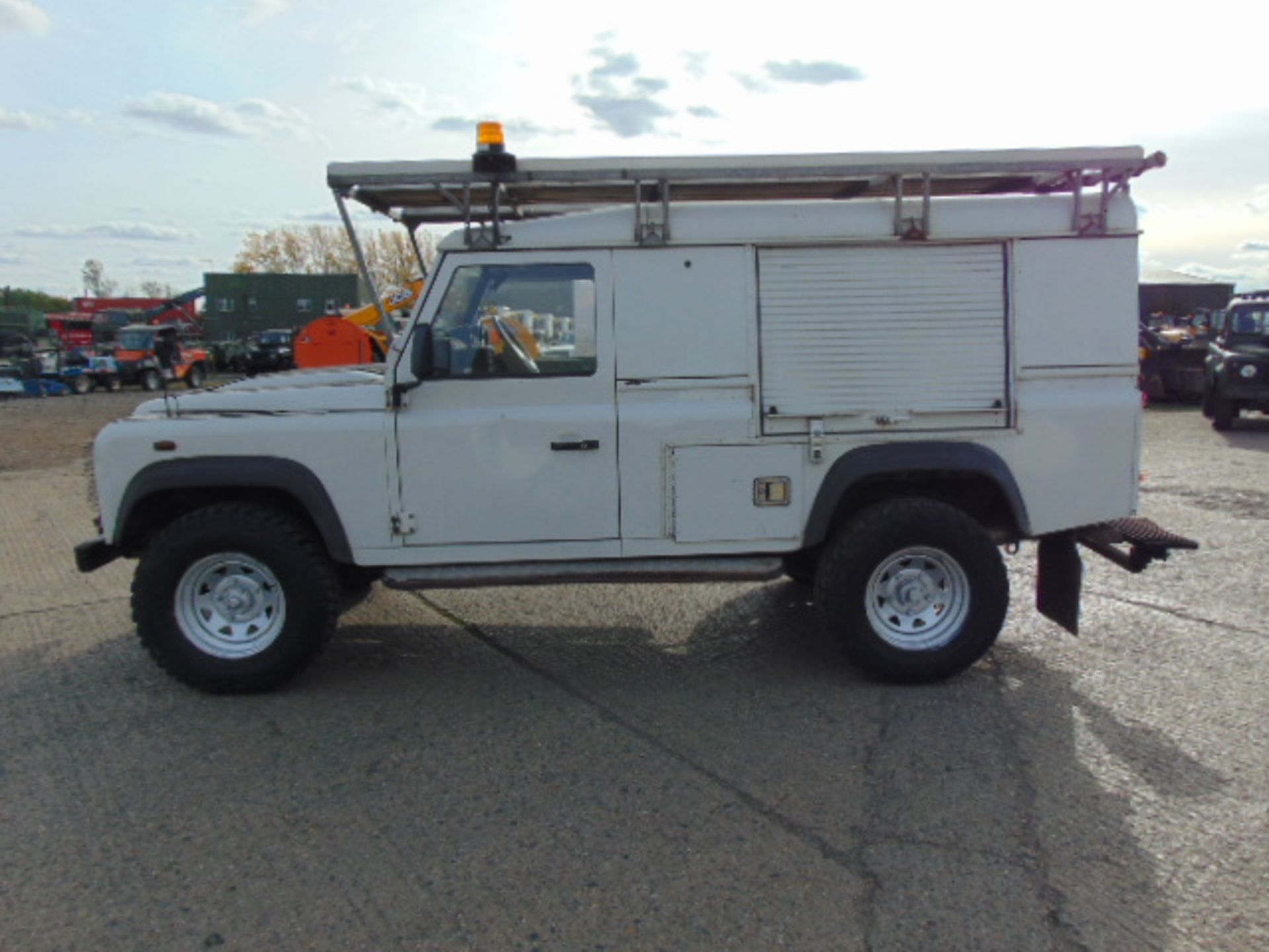 Land Rover Defender 110 Puma Hardtop 4x4 Special Utility (Mobile Workshop) complete with Winch - Image 4 of 27