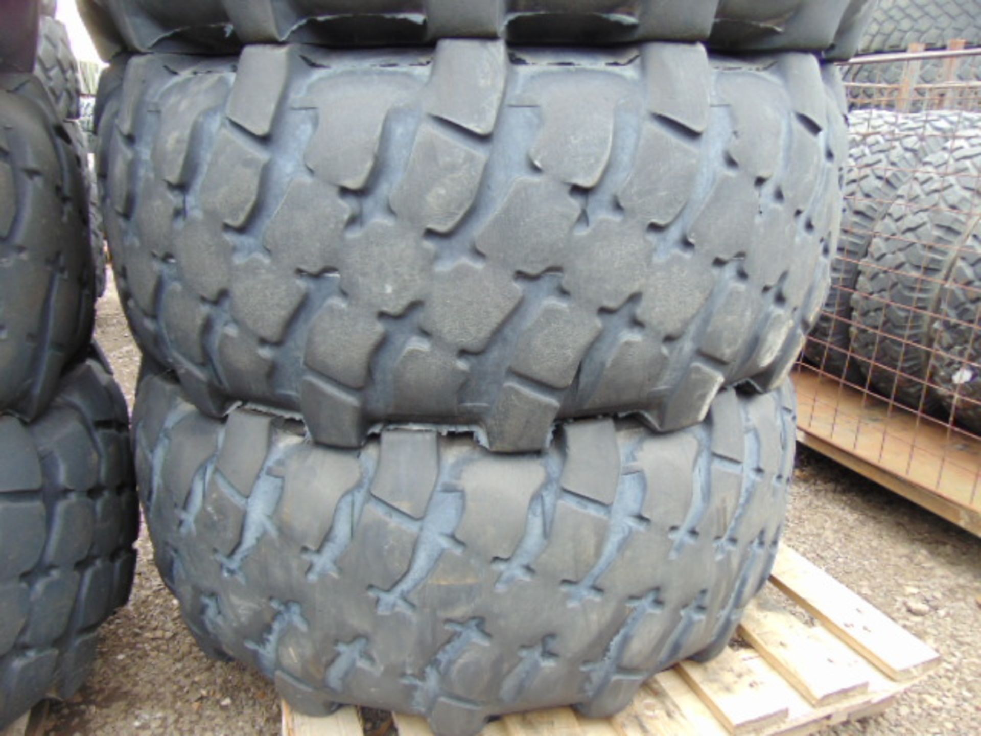 8 x Michelin XML 475/80 R20 Tyres - Image 5 of 7