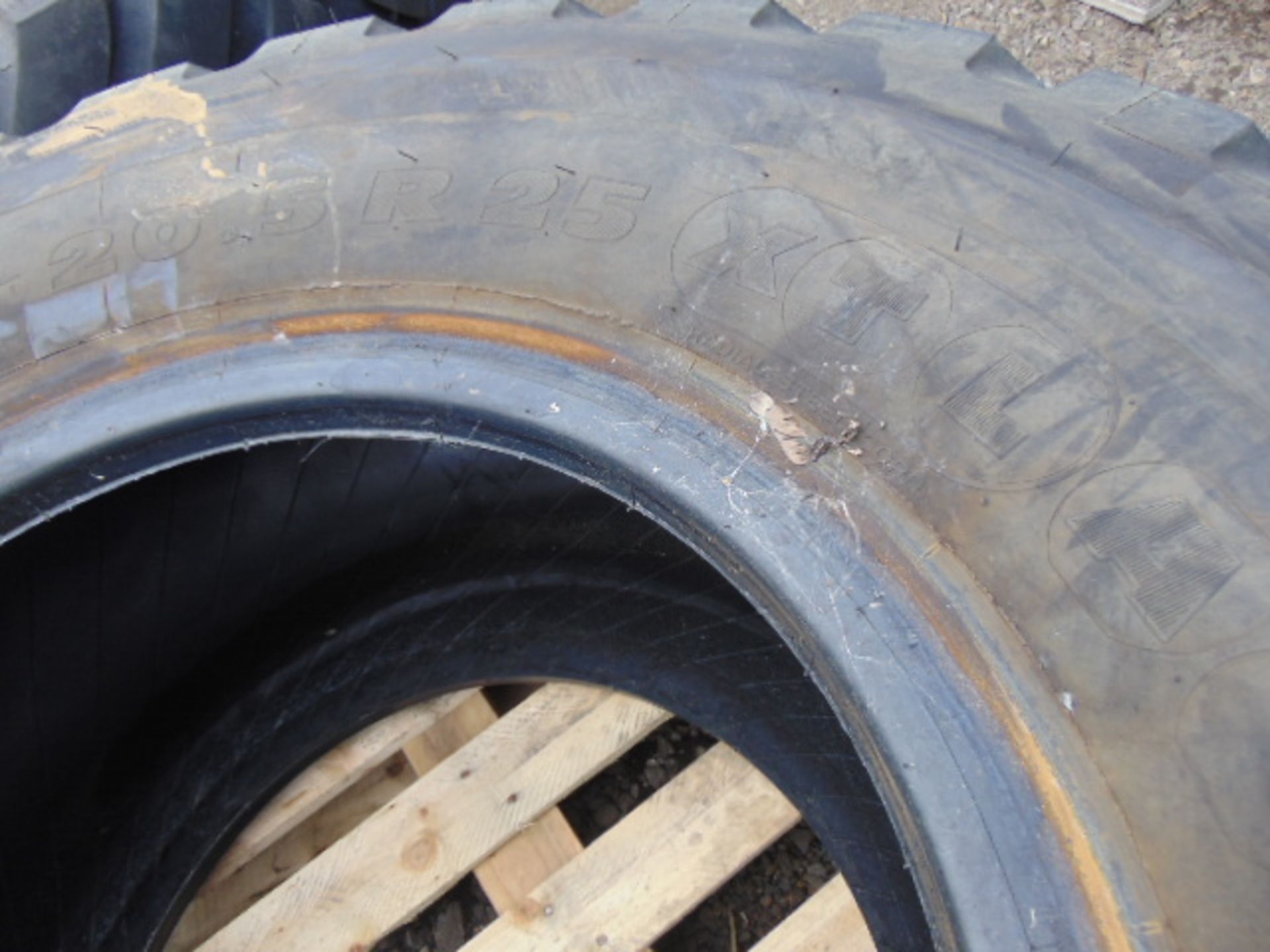 1 x Michelin 20.5 R25 XTLA Tyre - Image 5 of 5