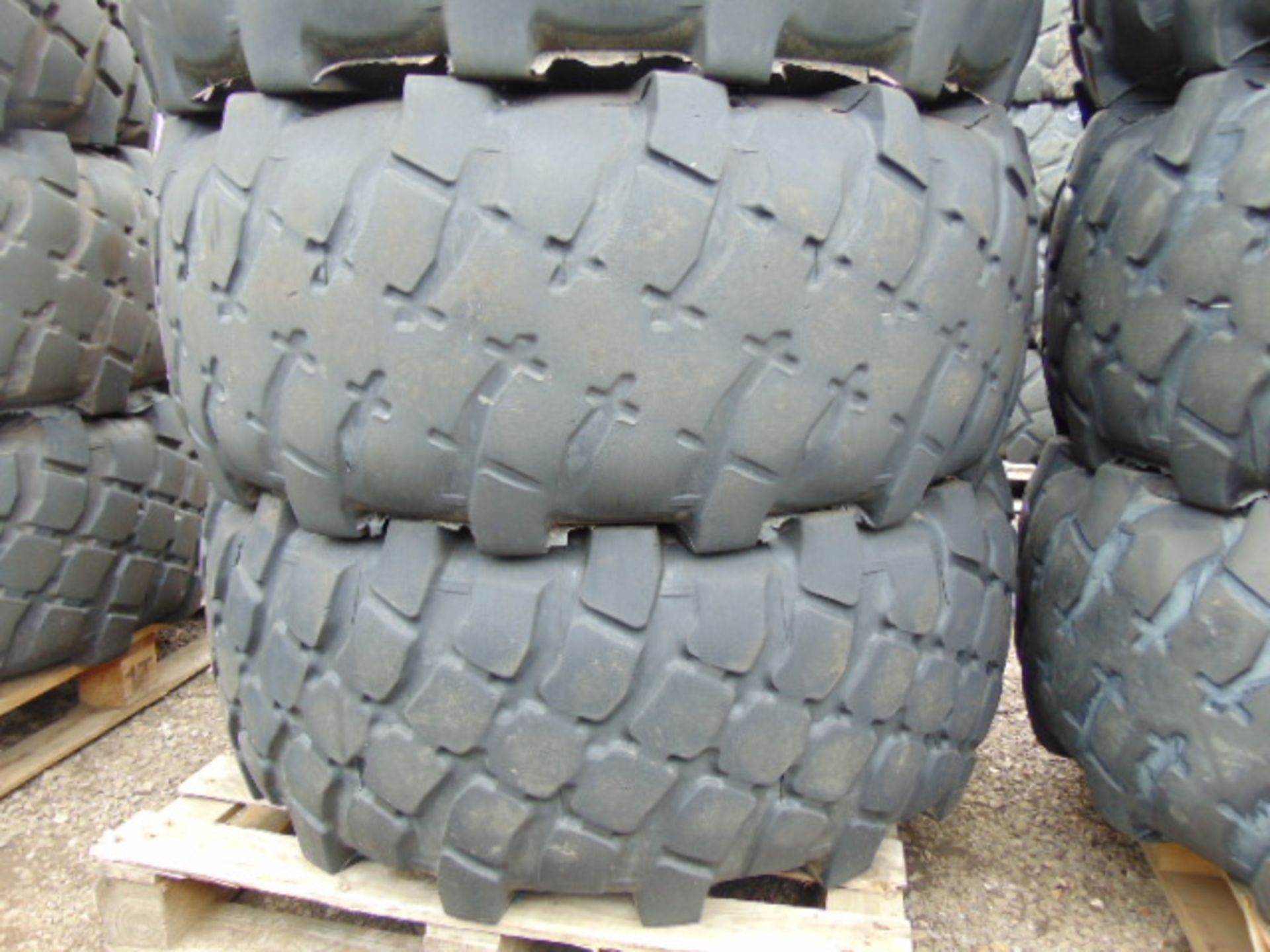 8 x Michelin XML 475/80 R20 Tyres - Image 3 of 7