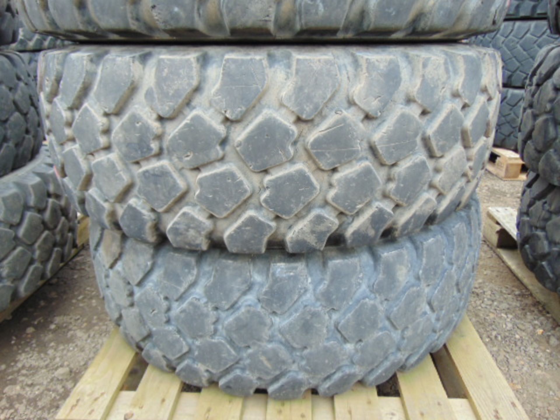8 x Michelin XZL 395/85 R20 Tyres - Image 3 of 9