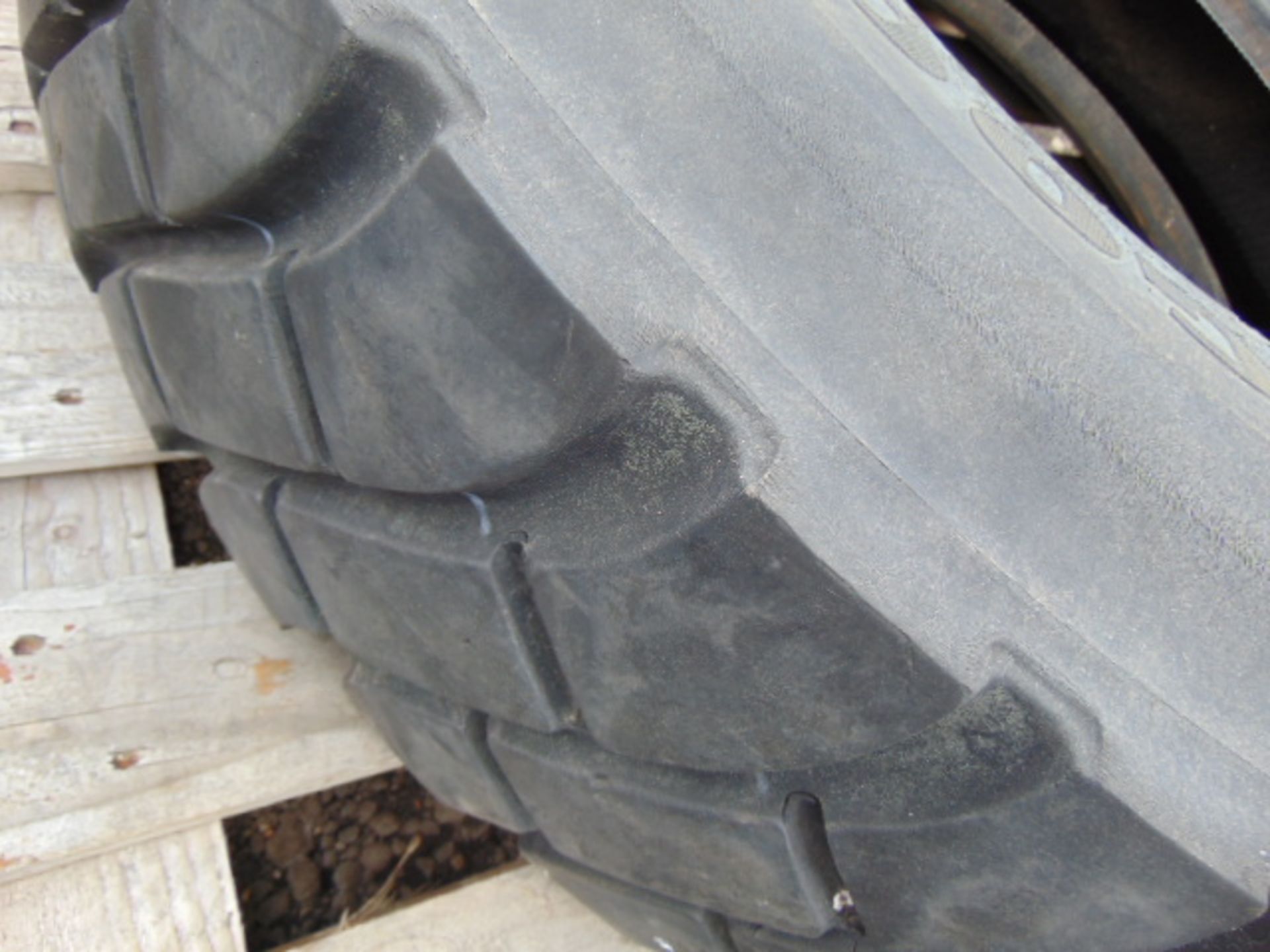 1 x Goodyear G188 12.00 R20 Tyre - Image 3 of 6