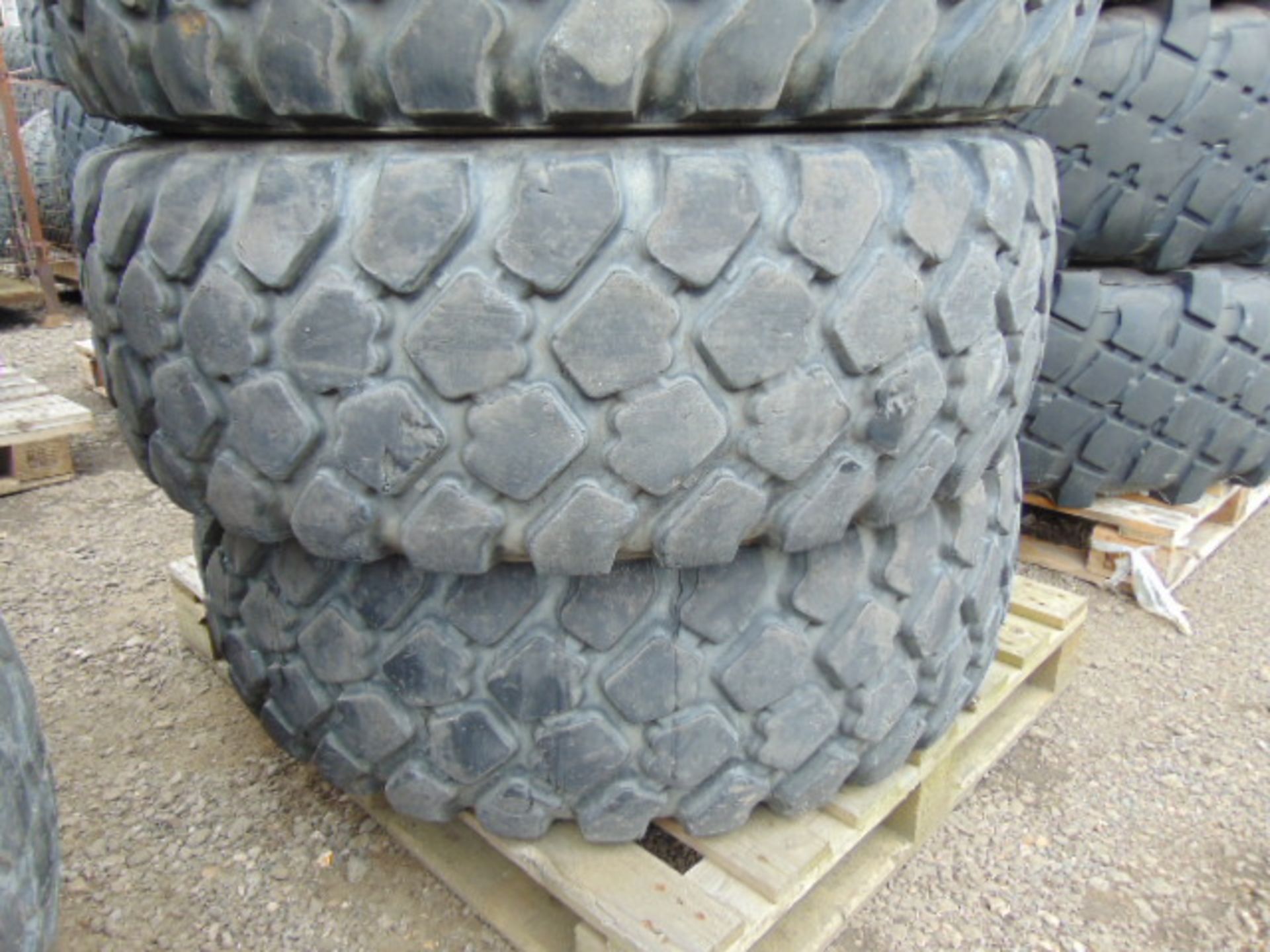 8 x Michelin XZL 395/85 R20 Tyres - Image 5 of 9