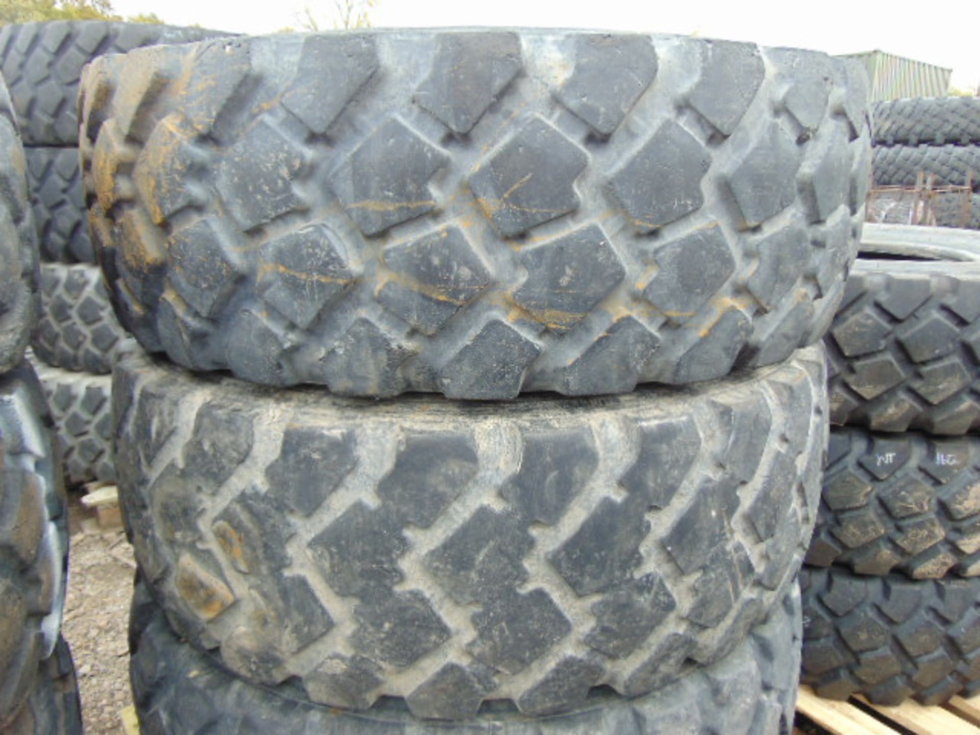 8 x Michelin XZL 335/80 R20 Tyres - Image 4 of 8