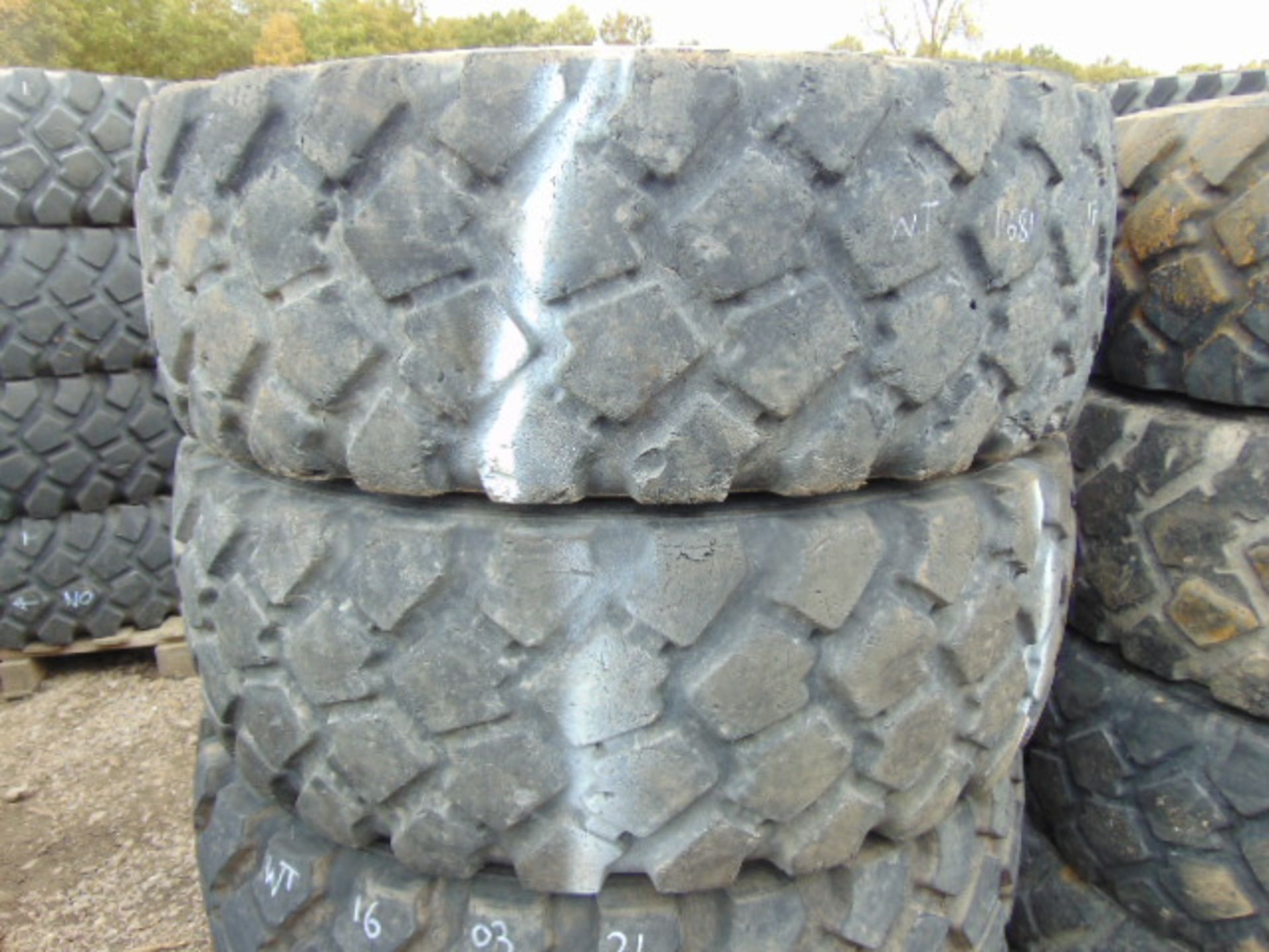 8 x Michelin XZL 335/80 R20 Tyres - Image 2 of 8